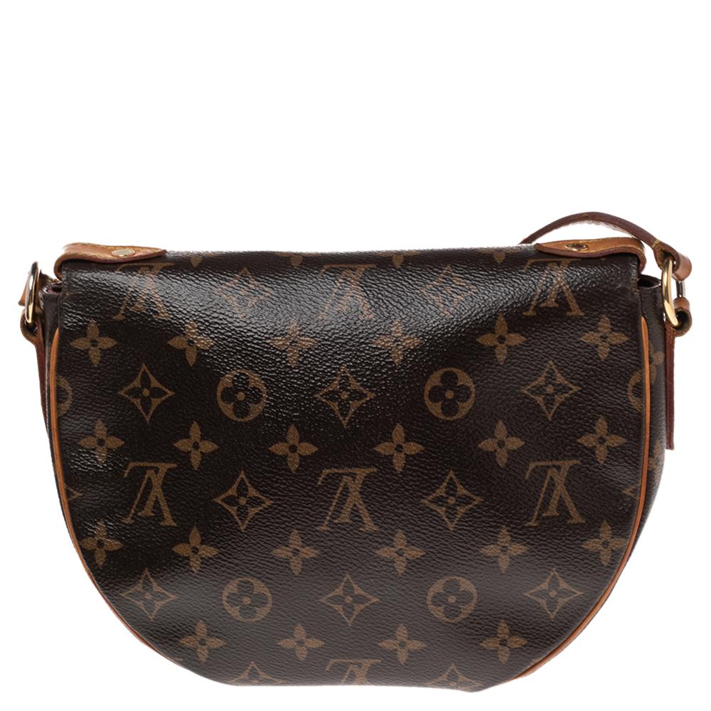 Crafted from Monogram canvas & leather, this Louis Vuitton Saint Cloud bag is a closet essential. It features a flap design with a snap closure that opens to a canvas-lined interior with enough space. It is further adorned with a front flap and