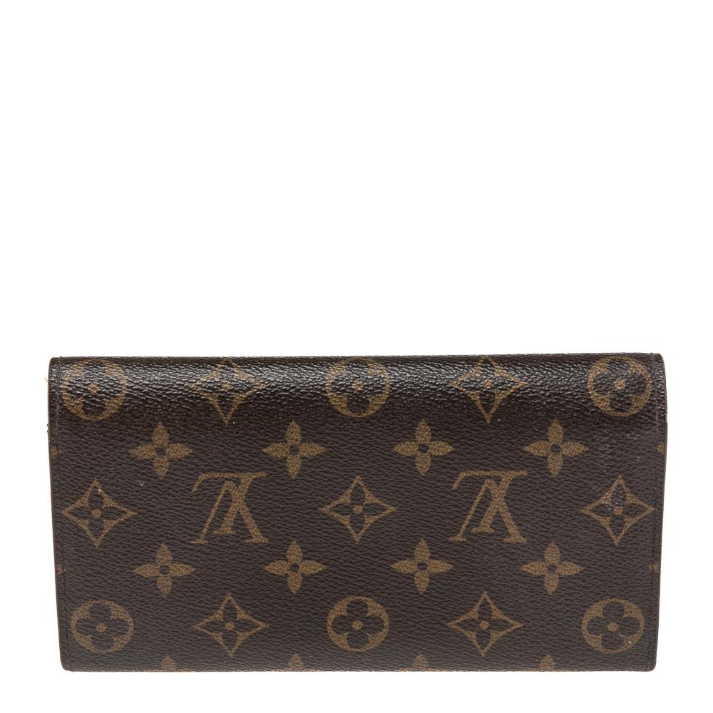 One of the most famous wallets by Louis Vuitton is the Sarah. This one here comes made from monogram-coated canvas and the button on the flap opens to an interior with multiple card slots and a zip pocket. Perfect in size, this wallet can easily fit