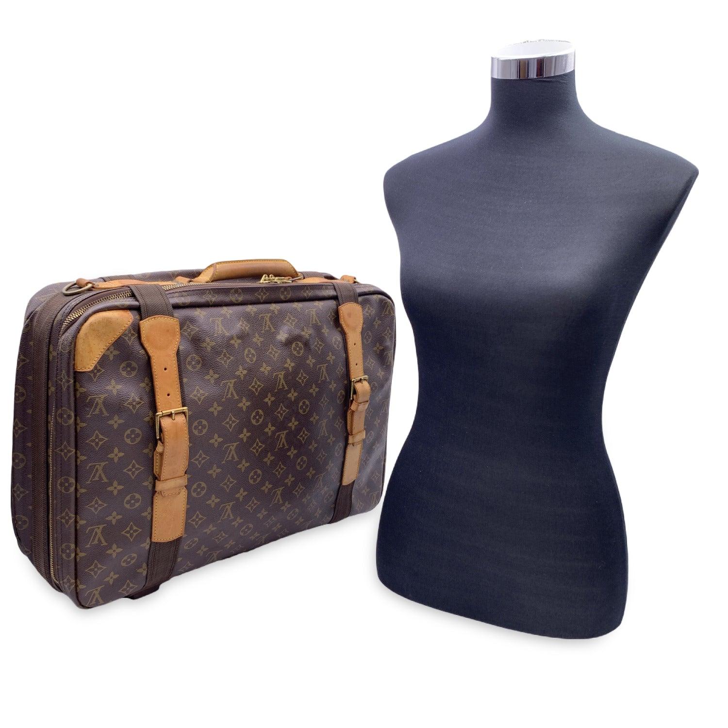 This beautiful Bag will come with a Certificate of Authenticity provided by Entrupy. The certificate will be provided at no further cost. Louis Vuitton monogram coated canvas Satellite 53 travel bag. Monogram canvas, natural cowhide trimmings,