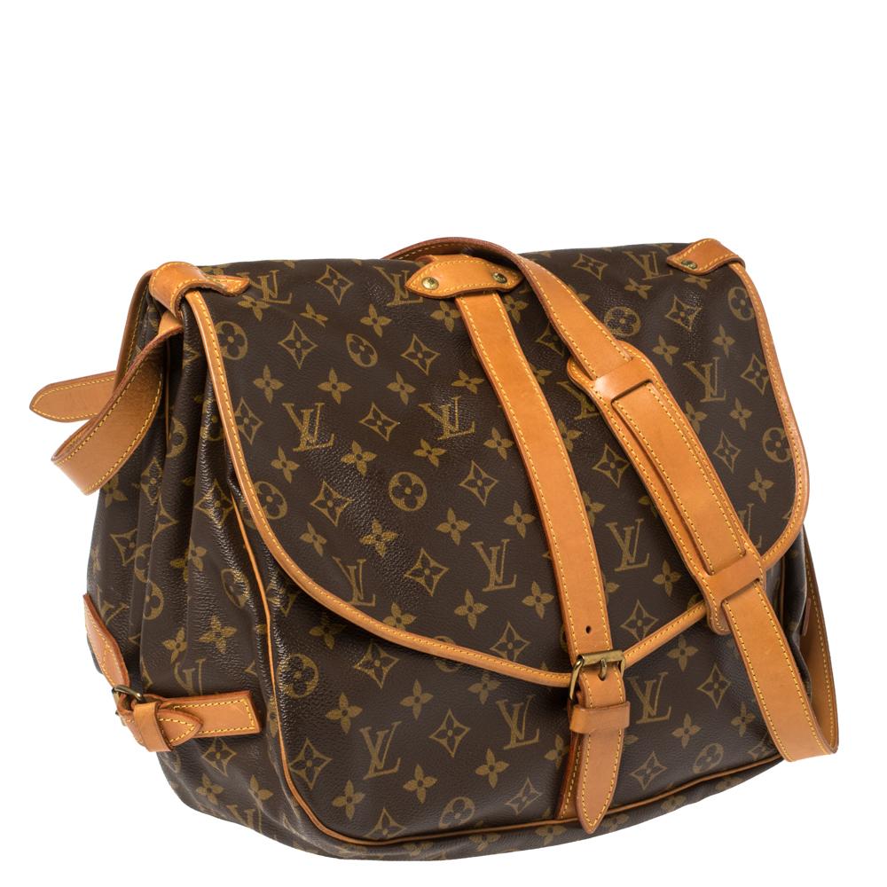 Louis Vuitton Monogram Canvas Saumur 35 Bag In Fair Condition In Dubai, Al Qouz 2
