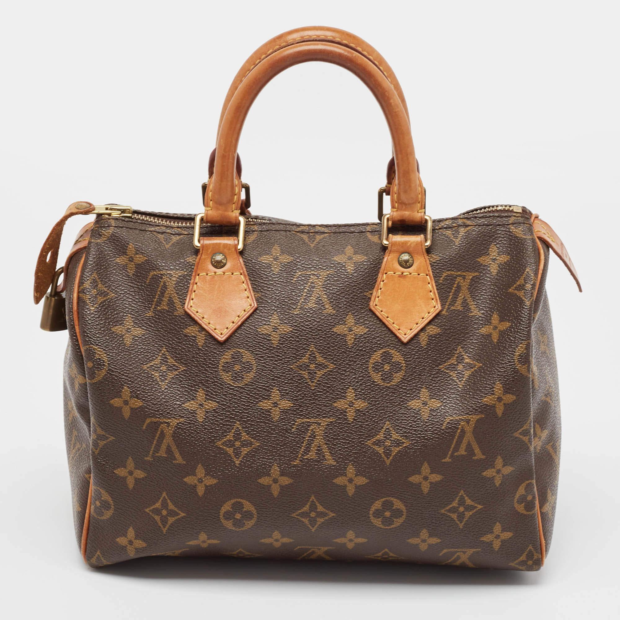 Louis Vuitton Monogram Canvas Speedy 25 Bag In Good Condition In Dubai, Al Qouz 2