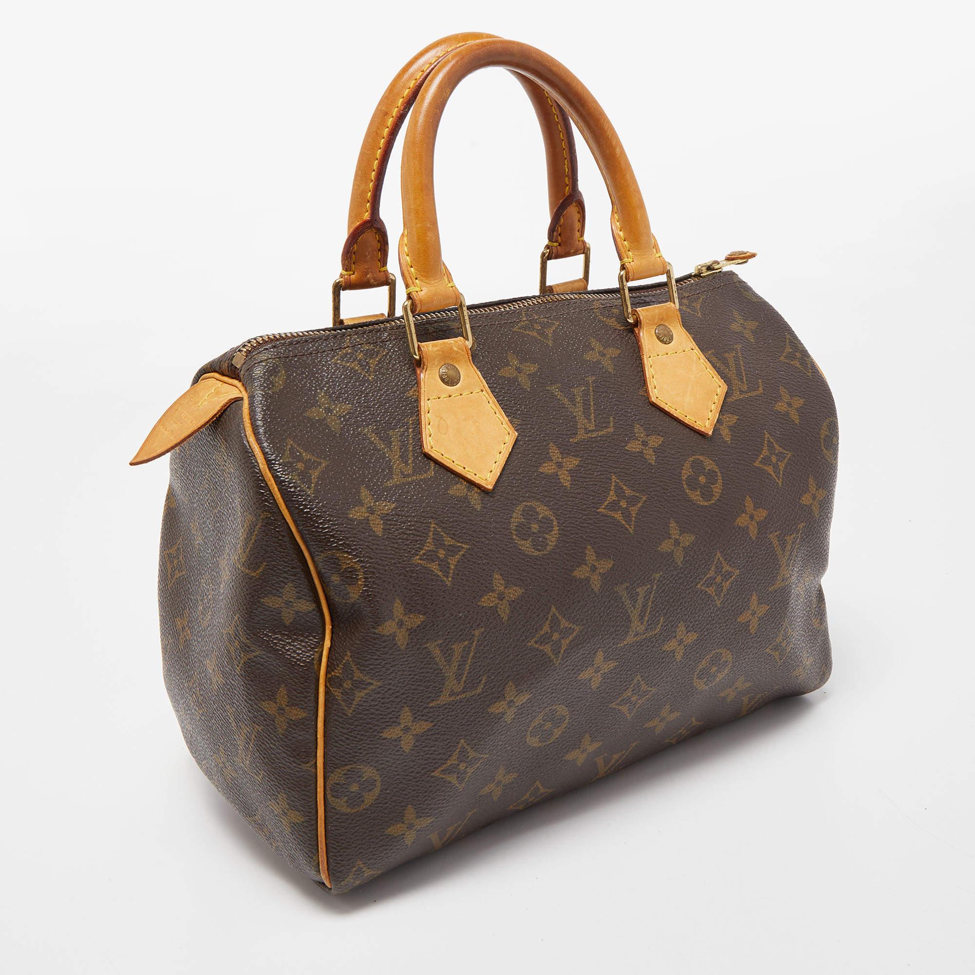 Louis Vuitton Monogram Canvas Speedy 25 Bag In Fair Condition In Dubai, Al Qouz 2