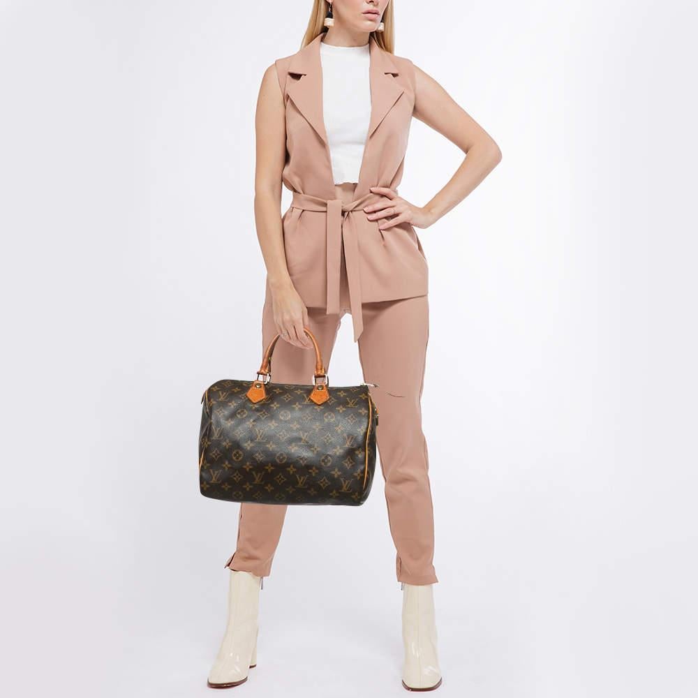 Ensure your days essentials are in order and your outfit is complete with this Louis Vuitton bag. Crafted using the best materials the bag carries the maisons signature of artful craftsmanship and enduring appeal.
