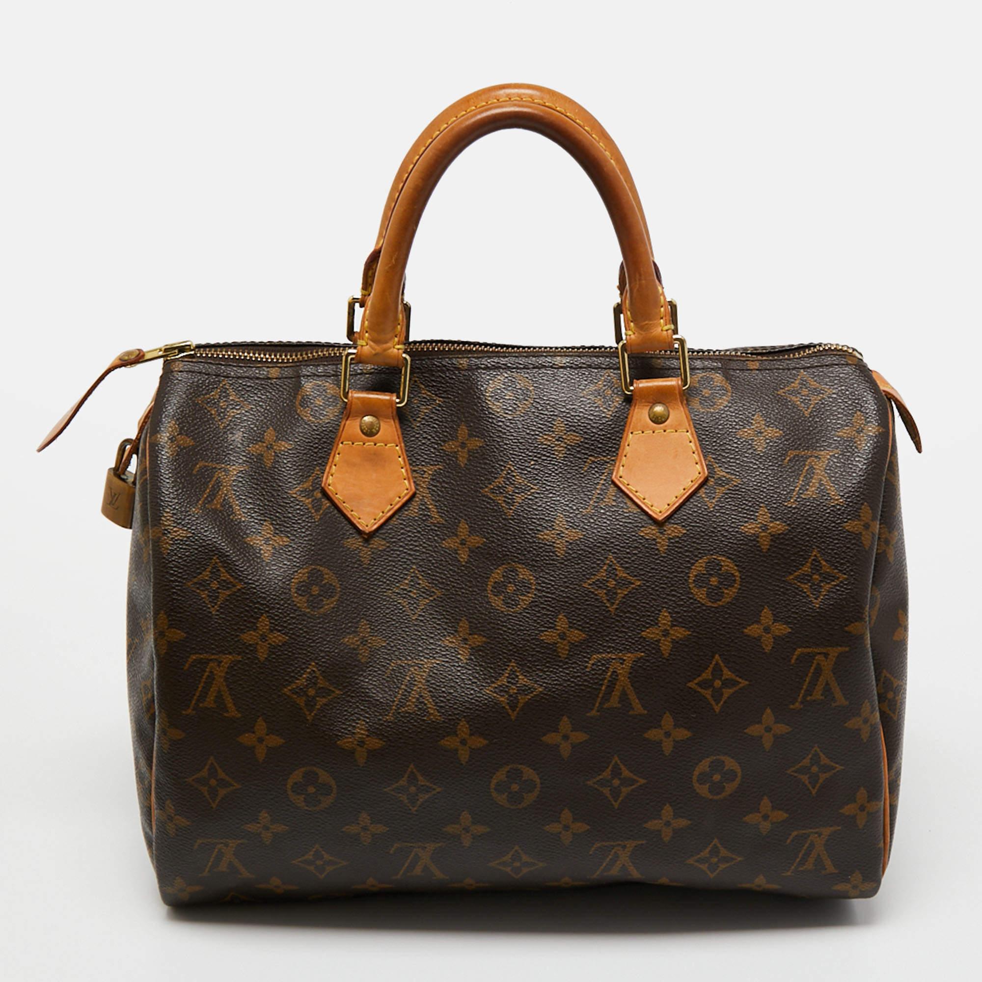 Louis Vuitton's handbags are popular owing to their high style and functionality. This bag, like all their designs, is durable and stylish. Exuding fine finish, the bag is designed to give a luxurious experience. The interior has enough space to
