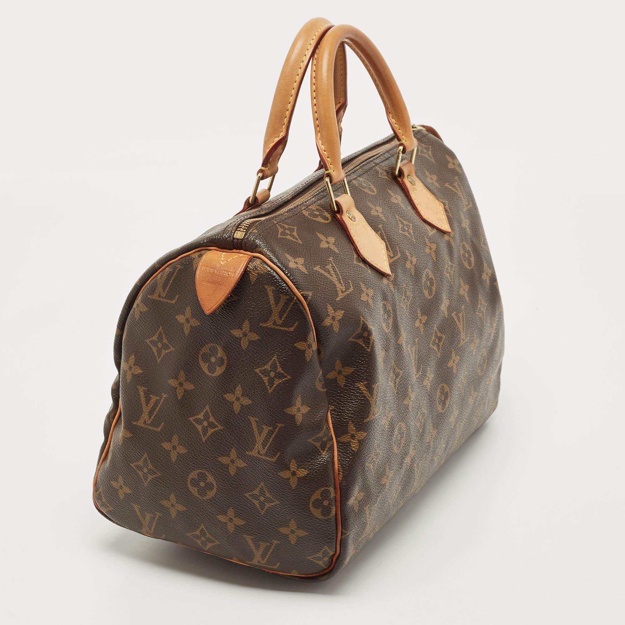Louis Vuitton Monogram Canvas Speedy 30 Bag In Good Condition In Dubai, Al Qouz 2