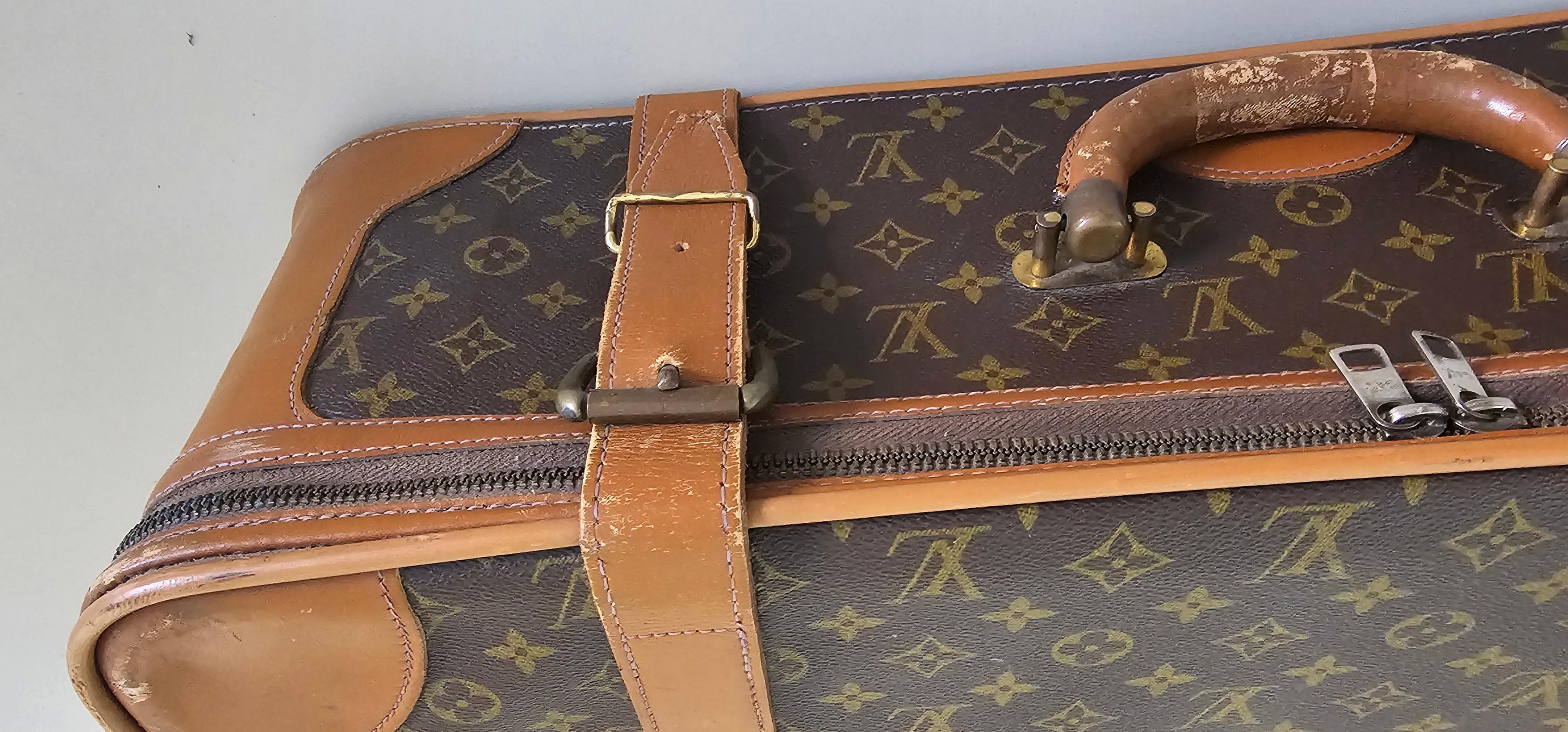 Valigia in tela Monogram Louis Vuitton anni '70 in vendita 2