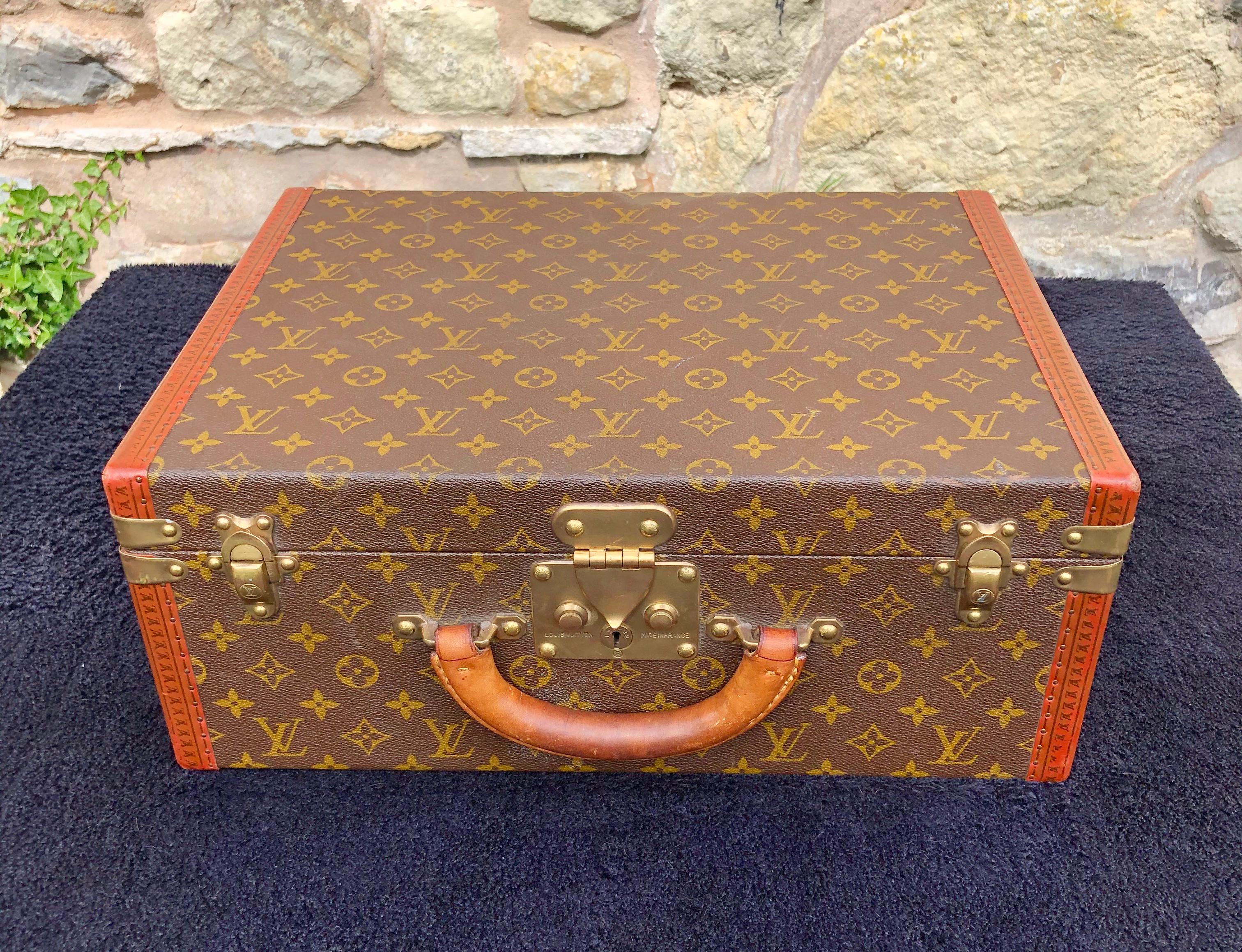 1950's LOUIS VUITTON Monogram Canvas Super President Briefcase/Trunk. This highly sought after vintage Louis Vuitton briefcase is a larger version of the iconic President Classeur briefcase and embodies the rich travel heritage of the brand. It is a