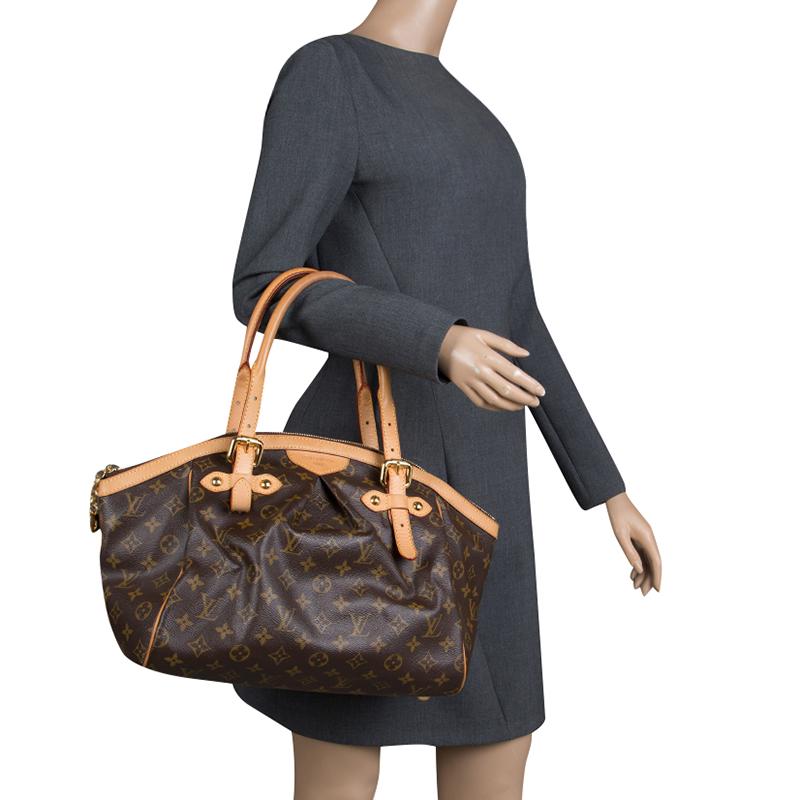 Everybody wants a handbag as good as this one. From the house of Louis Vuitton comes this gorgeous Tivoli GM bag that is both stylish and handy. Crafted from their signature Monogram canvas, the bag has two sturdy leather handles, protective metal