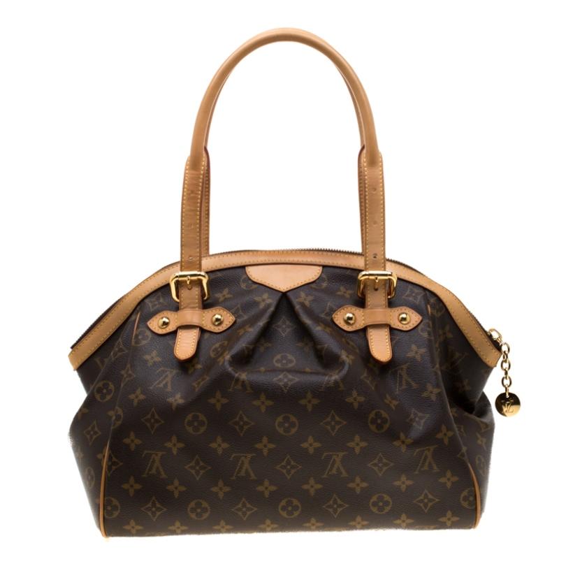 Everybody wants a handbag as fine as this one. From the house of Louis Vuitton comes this gorgeous Tivoli bag that is both stylish and handy. Crafted from their monogram canvas and leather, the bag has two sturdy handles and protective metal feet.