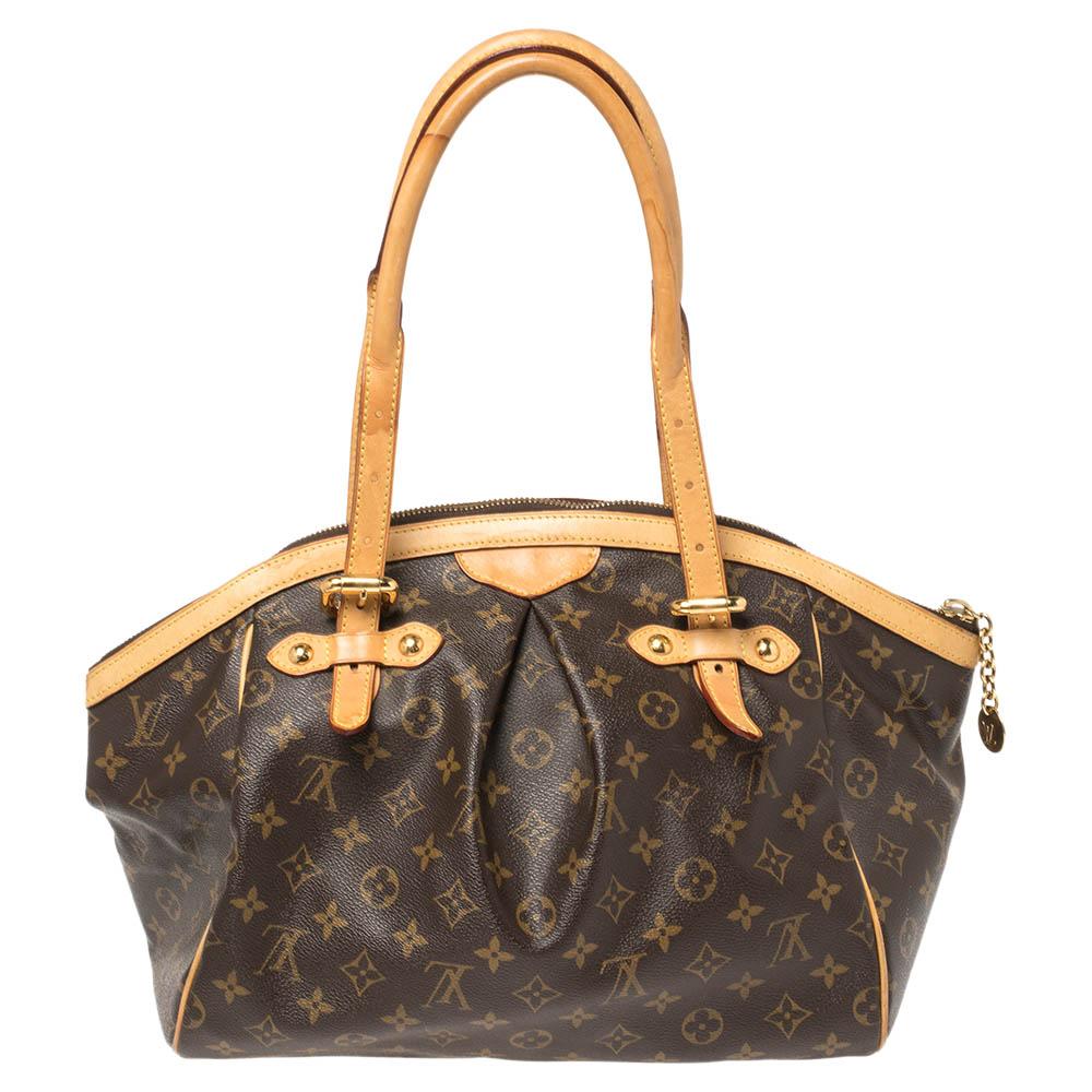 Everybody wants a handbag as good as this one. From the house of Louis Vuitton comes this gorgeous Tivoli bag that is both stylish and handy. Crafted from their signature monogram coated canvas and leather, the bag has two sturdy handles and