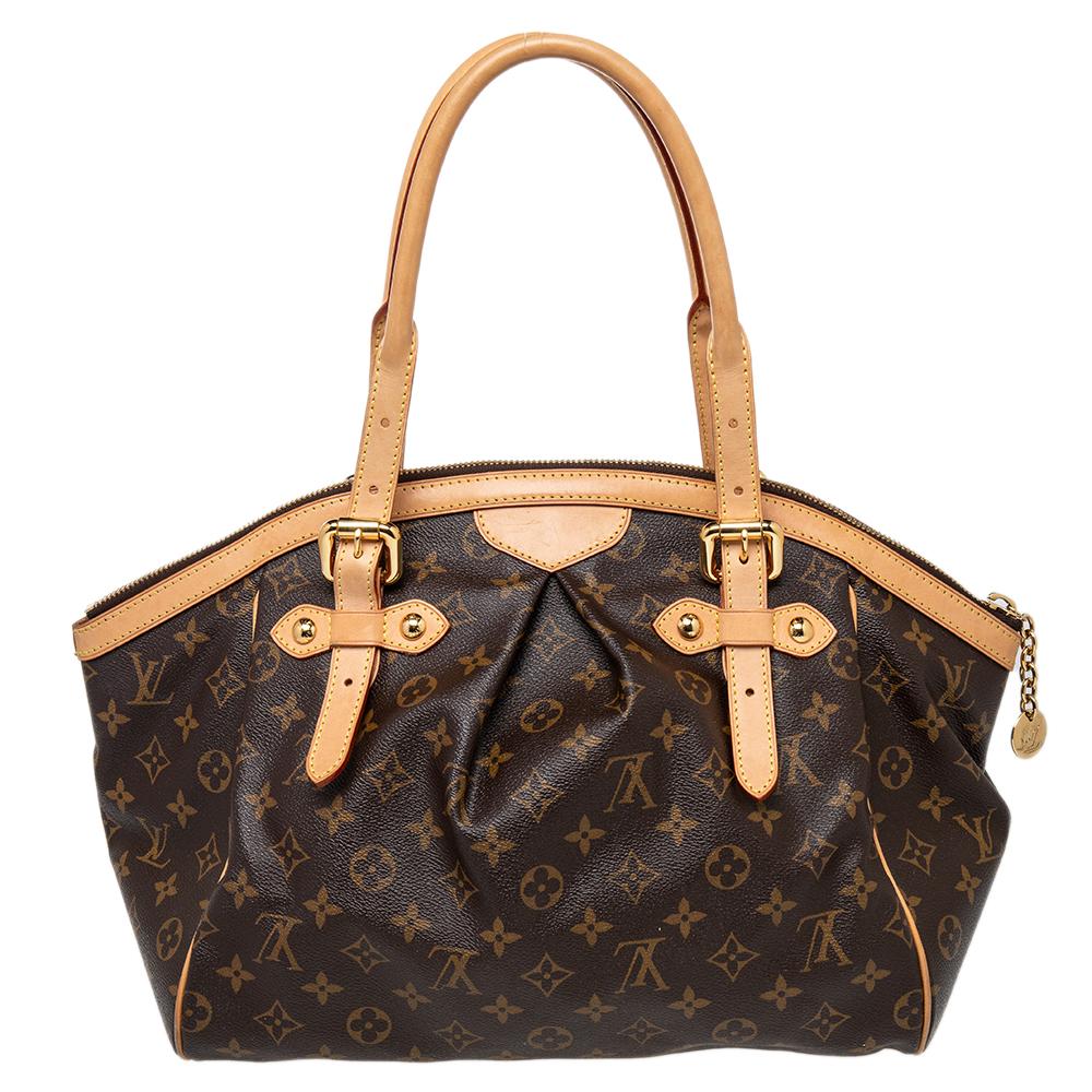 Everybody wants a handbag as good as this one. From the house of Louis Vuitton comes this gorgeous Tivoli bag that is both stylish and handy. Crafted from their signature coated canvas, the bag has two sturdy leather handles and protective metal