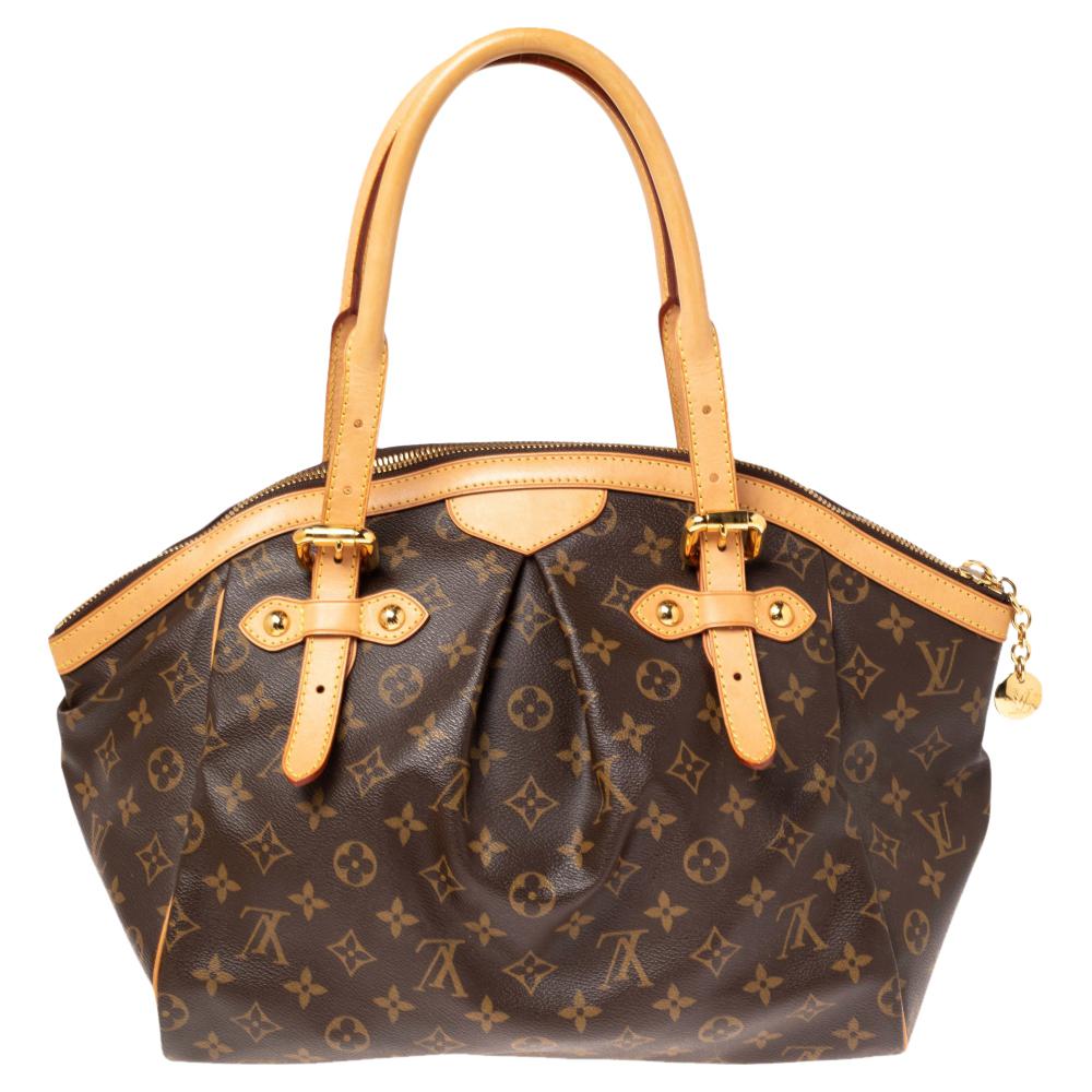Everybody wants a handbag as fine as this one. From the house of Louis Vuitton comes this gorgeous Tivoli bag that is both stylish and handy. Crafted from signature Monogram canvas, the bag has two sturdy leather handles and protective metal feet.
