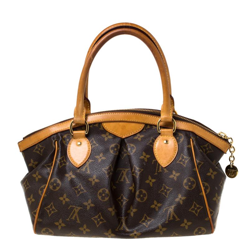 Everybody wants a handbag as good as this one. From the house of Louis Vuitton comes this gorgeous Tivoli bag that is both stylish and handy. Crafted from their signature Monogram canvas, the bag has two sturdy leather handles and protective metal