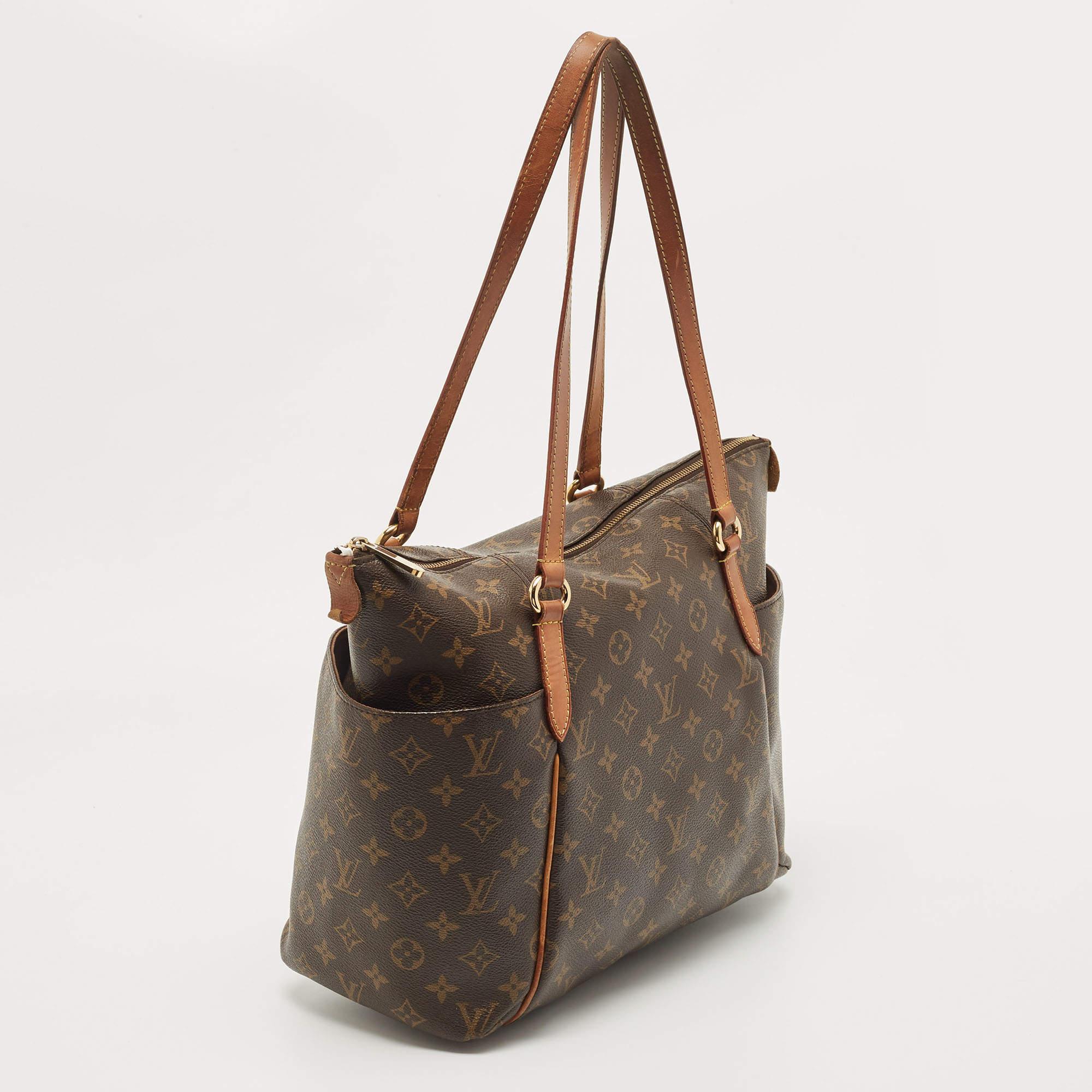 Made from Monogram canvas, this Totally MM Bag by Louis Vuitton exudes the right amount of luxury. The bag has two leather handles, a top zipper, and a spacious canvas interior. It also has additional open pockets on the sides and gold-tone hardware