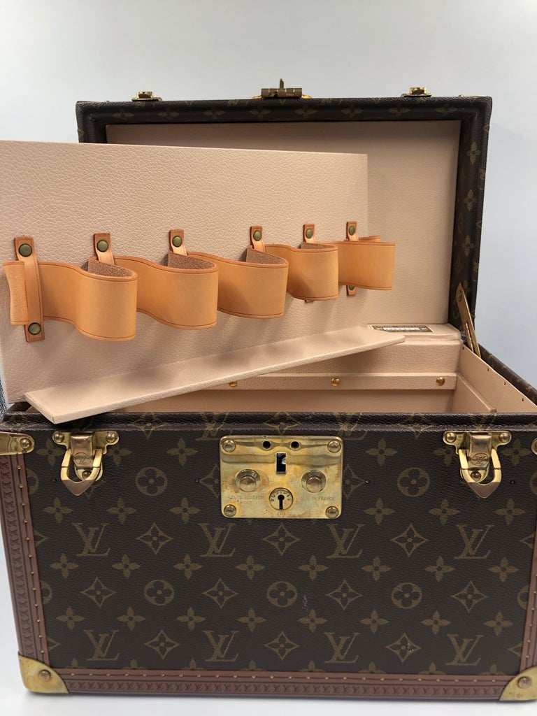 Louis Vuitton Vintage Monogram Cosmetic Travel Train Case at 1stDibs   vintage louis vuitton train case, louis vuitton train case vintage, louis  vuitton beauty case vintage