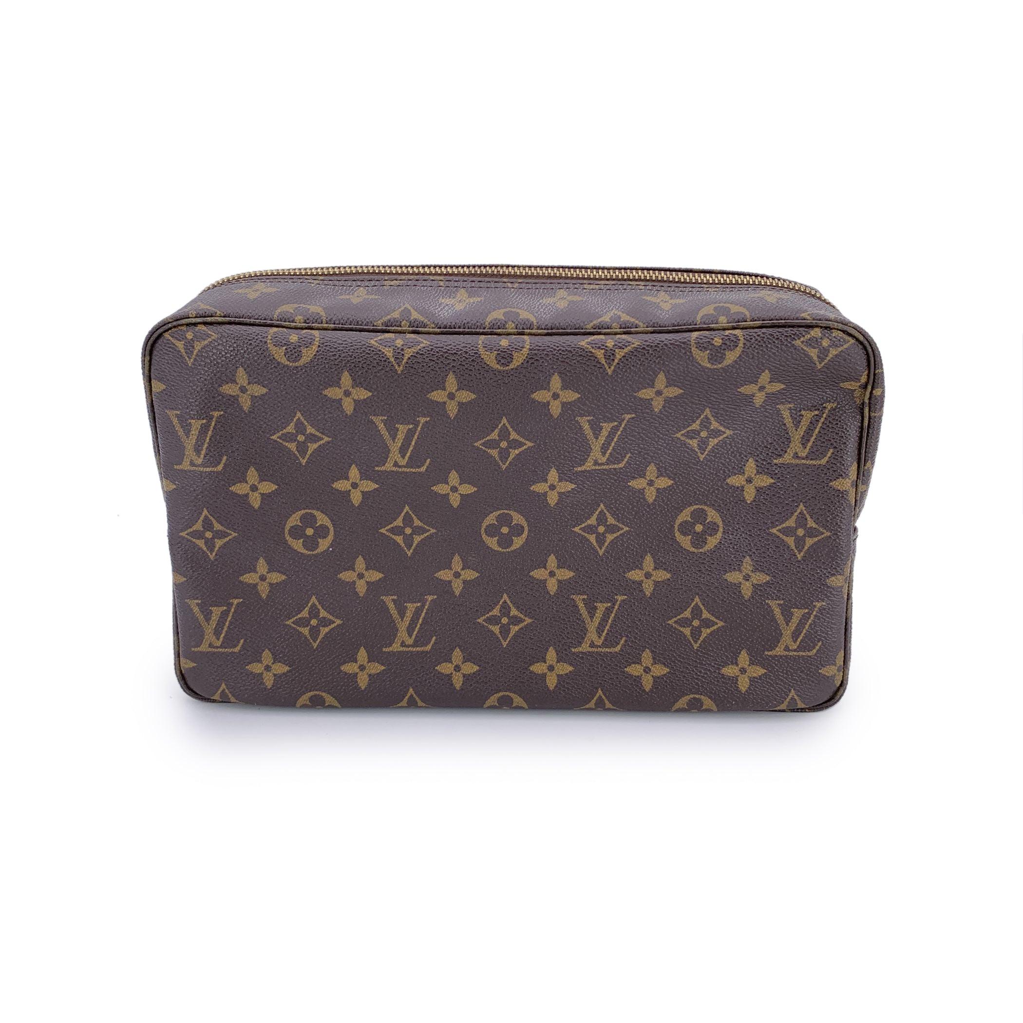Nero Louis Vuitton Monogram Canvas Trousse Toilette 28 Cosmetic Bag in vendita