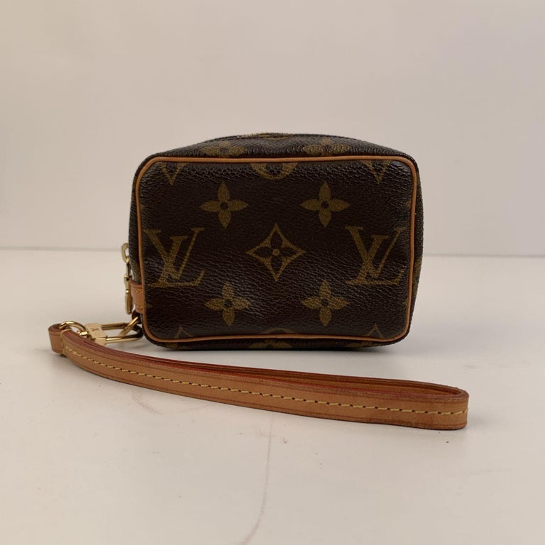 small louis vuitton wristlet