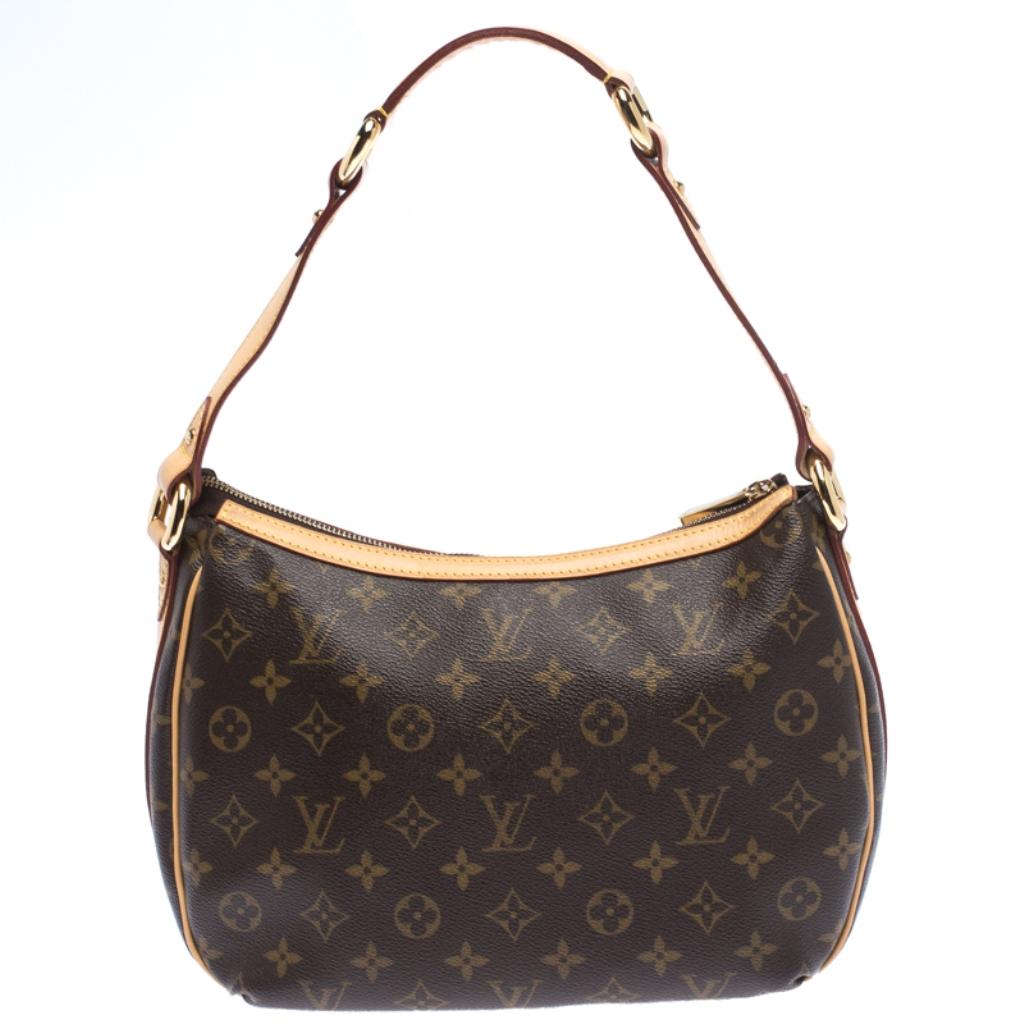 Masterfully crafted in monogram canvas, this bag can easily hold more than just essentials. Heighten your look with this bag that has a spacious fabric interior and a single handle. An essential wardrobe accessory, this Louis Vuitton handbag is