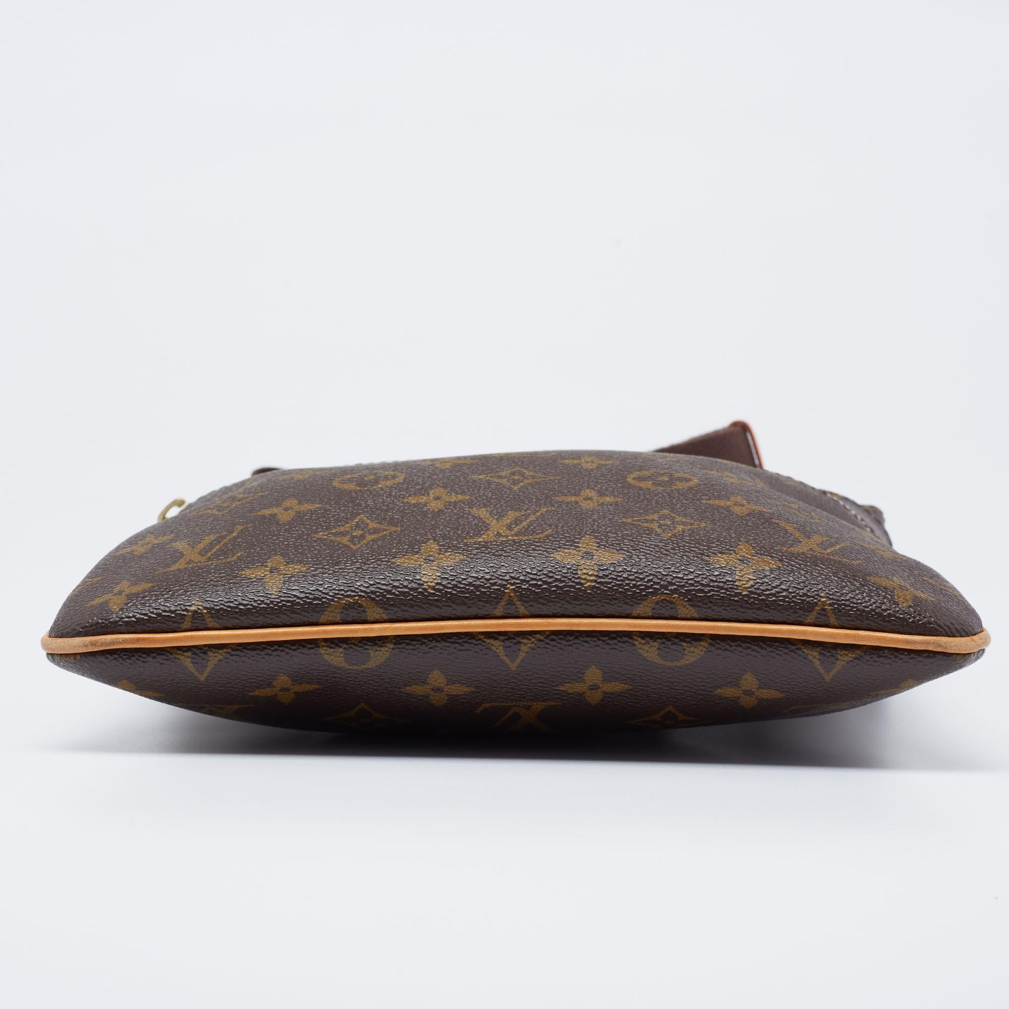 Louis Vuitton Monogram Canvas Valmy Pochette Bag In Good Condition In Dubai, Al Qouz 2