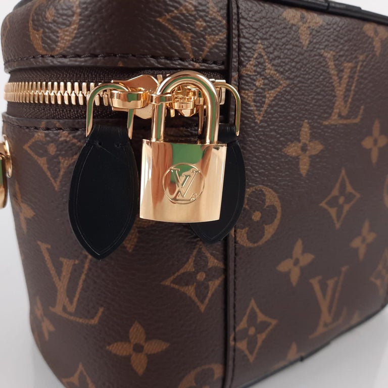 Louis Vuitton Schminktisch aus Segeltuch mit Monogramm PM im Angebot bei  1stDibs