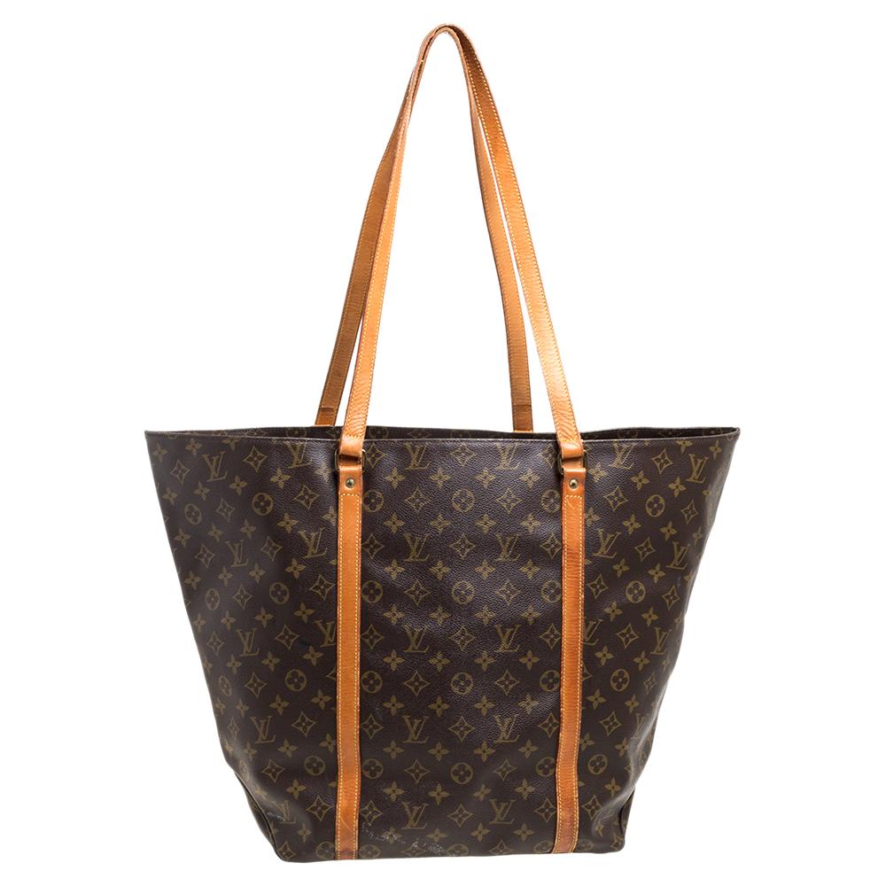 Everyone knows Louis Vuitton is known for making bags that are exquisite and lasting. This Sac Shopping bag is a beauty like all the others. It comes crafted from brown monogram canvas and designed in a structured shape with two handles and a