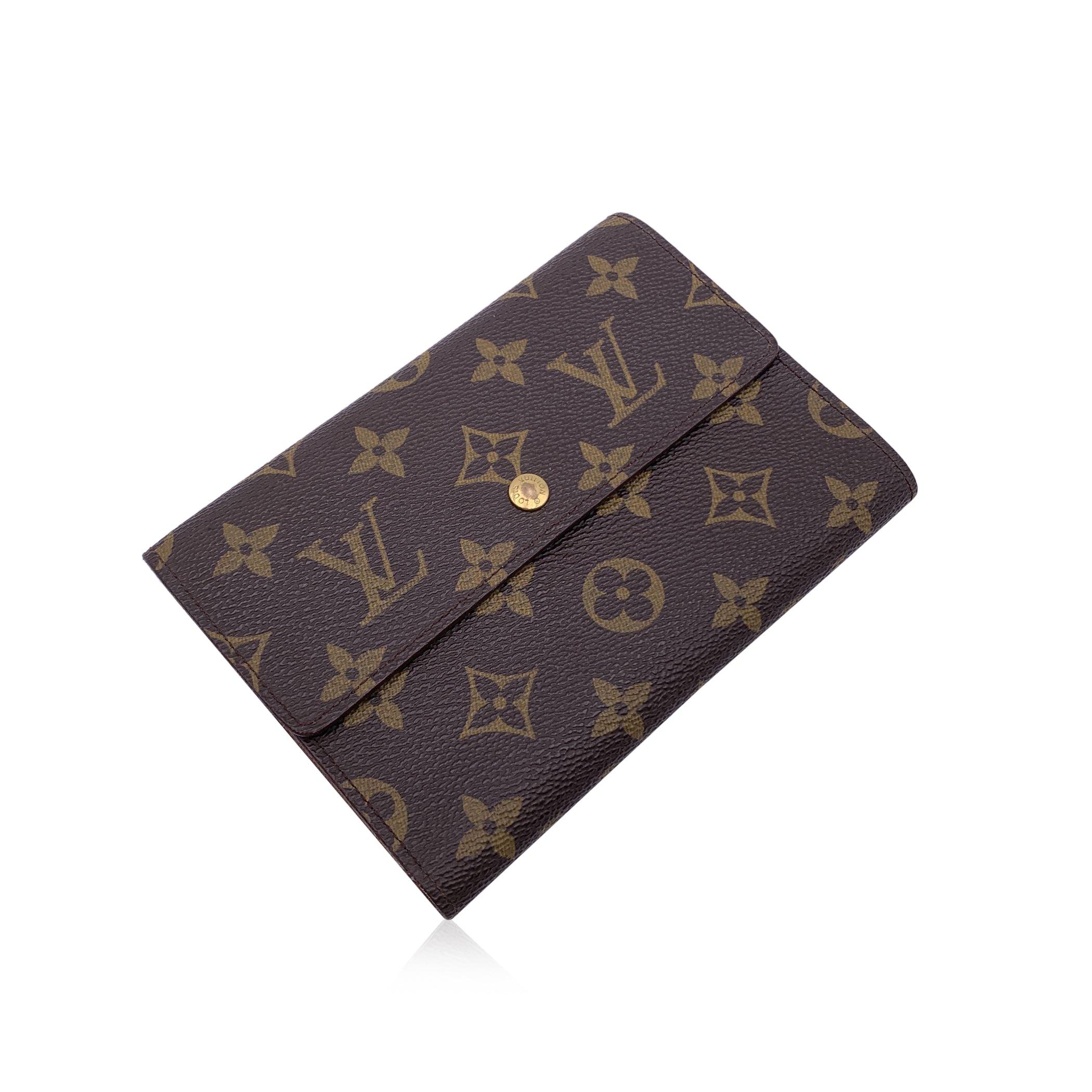 Louis Vuitton Porte Tresor Etui Wallet, mod. M61202. Monogram canvas. Cross grain leather lining. Flap and press stud closure. 1 bill compartment, 2 open pockets, 1 coin compartment with flap and button closure. 'Louis Vuitton Paris - Made in