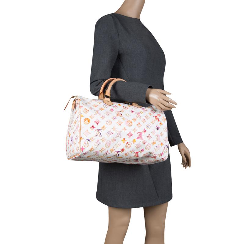A fun and colourful twist on the classic speedy bags from Louis Vuitton, this Aquarelle Richard Prince Speedy 35 is perfect for the day time use. Crafted in white coated canvas with colourful watercolour printed monogram print all over, this bag is
