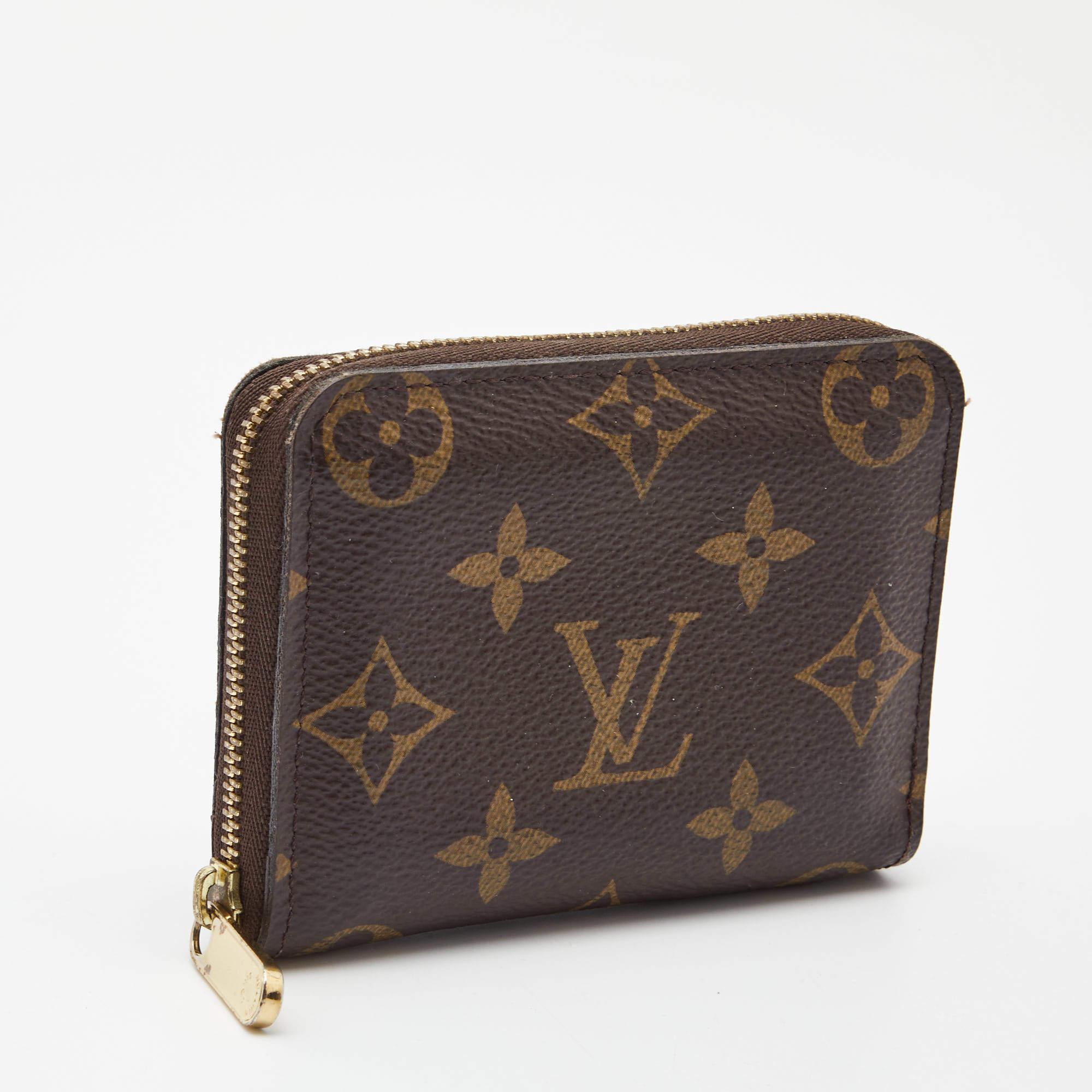 This Louis Vuitton Zippy coin purse is conveniently designed for everyday use. Crafted from Monogram canvas, the wallet has a zip closure that opens to reveal multiple slots for you to neatly arrange your cards and coins.

