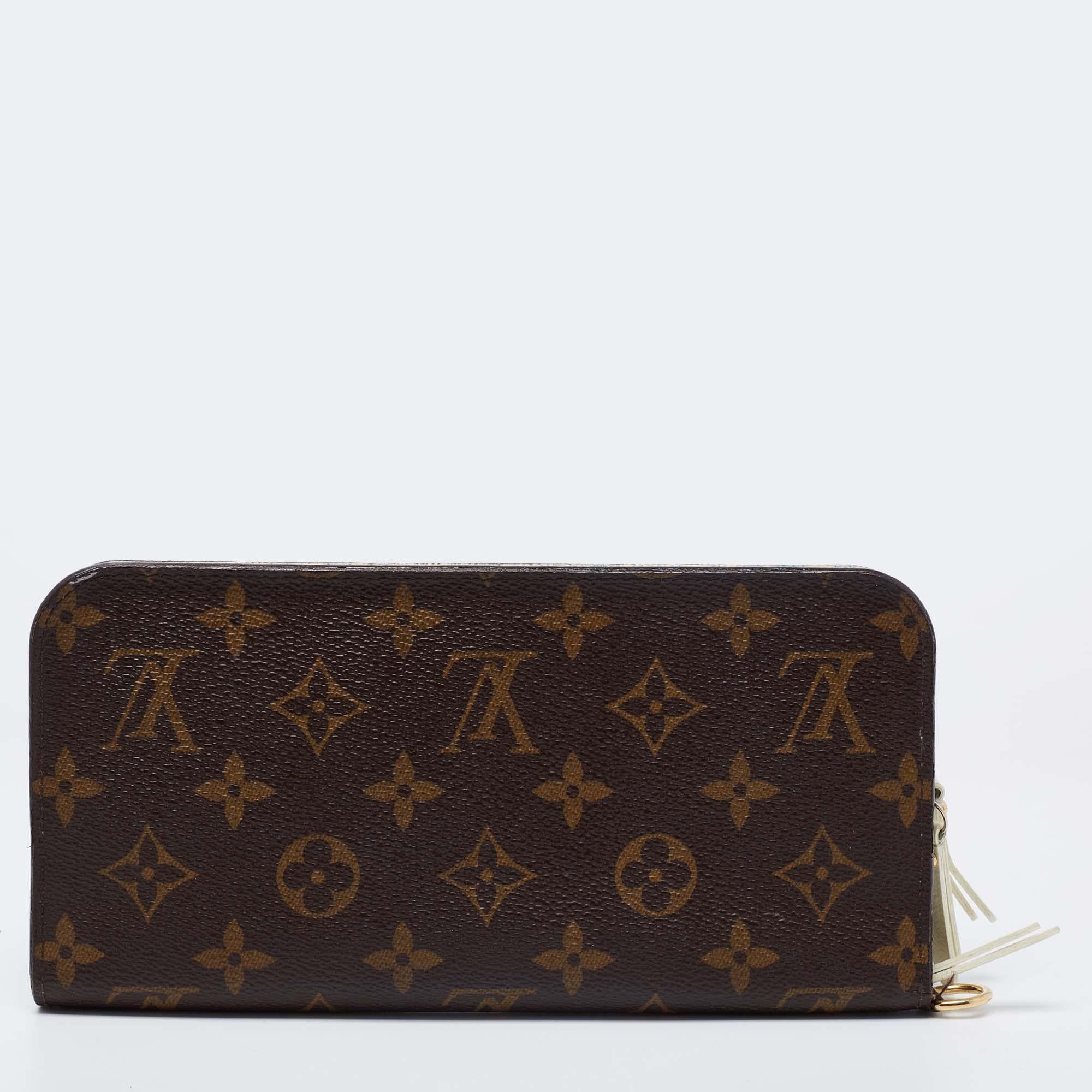 This Louis Vuitton zippy organizer is a functional and chic accessory to own. Crafted from the signature Monogram canvas, it comes with a statement appeal, and its interior is lined with leather.

