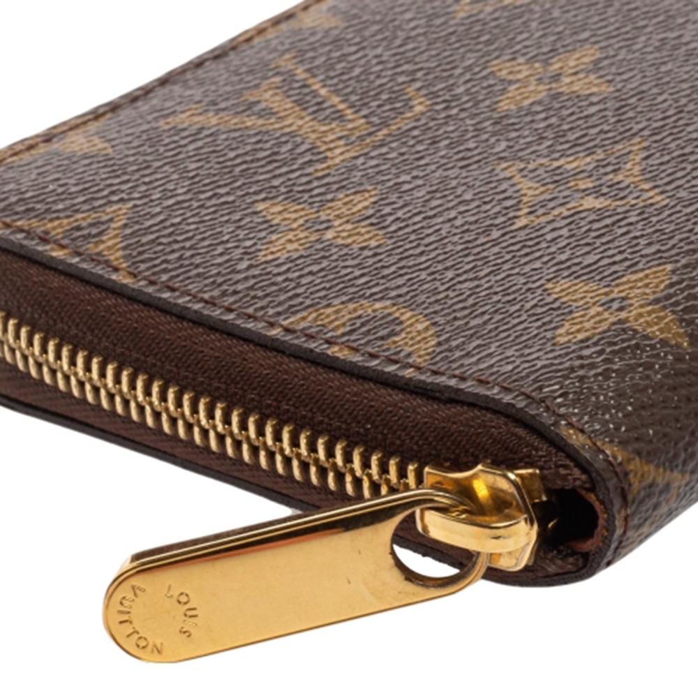 This Zippy wallet from the House of Louis Vuitton is designed for everyday use. Stacked with signature elements, this wallet features Monogram canvas on the exterior with distinct gold-toned fittings. The interior is lined with leather and provides