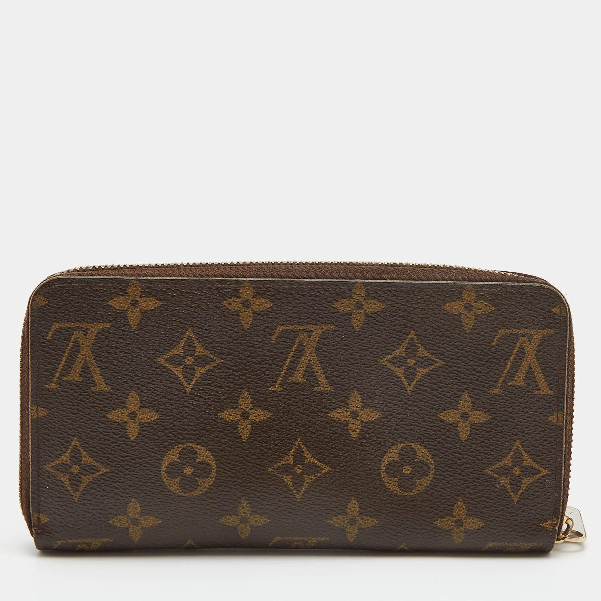 With a rich heritage and meticulous workmanship, each creation of Louis Vuitton is sure to impress you with its notable features. This Zippy wallet is conveniently designed for everyday use. Crafted from Monogram Canvas, it is paired with a