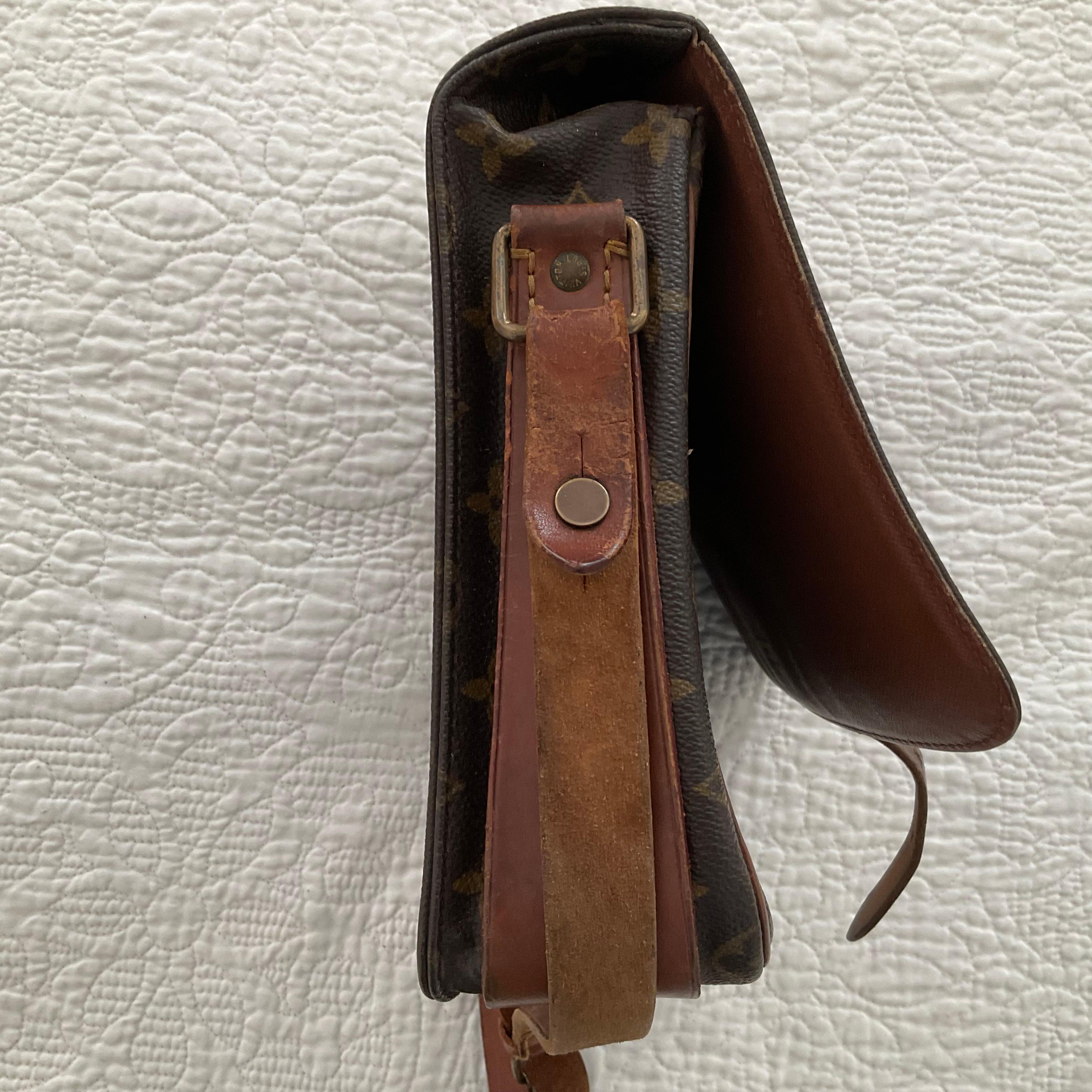 Louis Vuitton Monogram Cartouchière GM Crossbody Bag SL0941 en vente 9