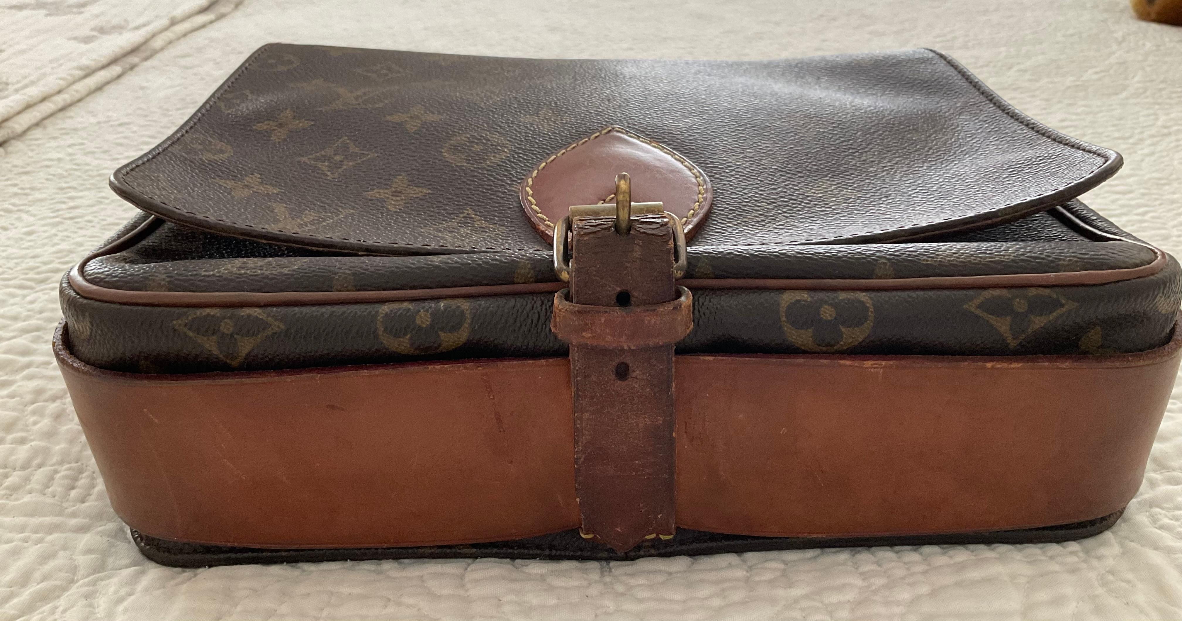 Louis Vuitton Monogram Cartouchière GM Crossbody Bag SL0941 Unisexe en vente
