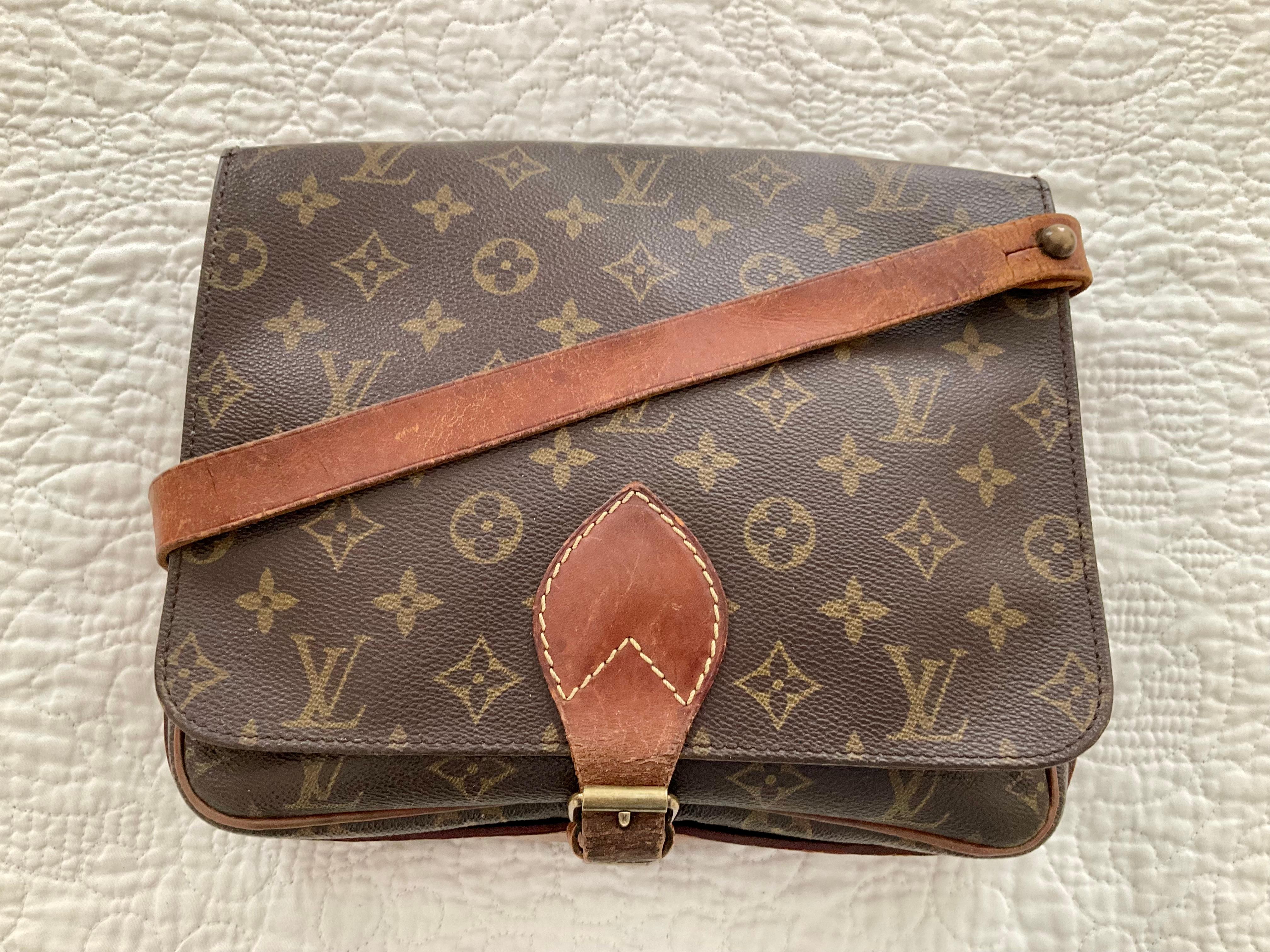 Louis Vuitton Monogram Cartouchière GM Crossbody Bag SL0941 en vente 3