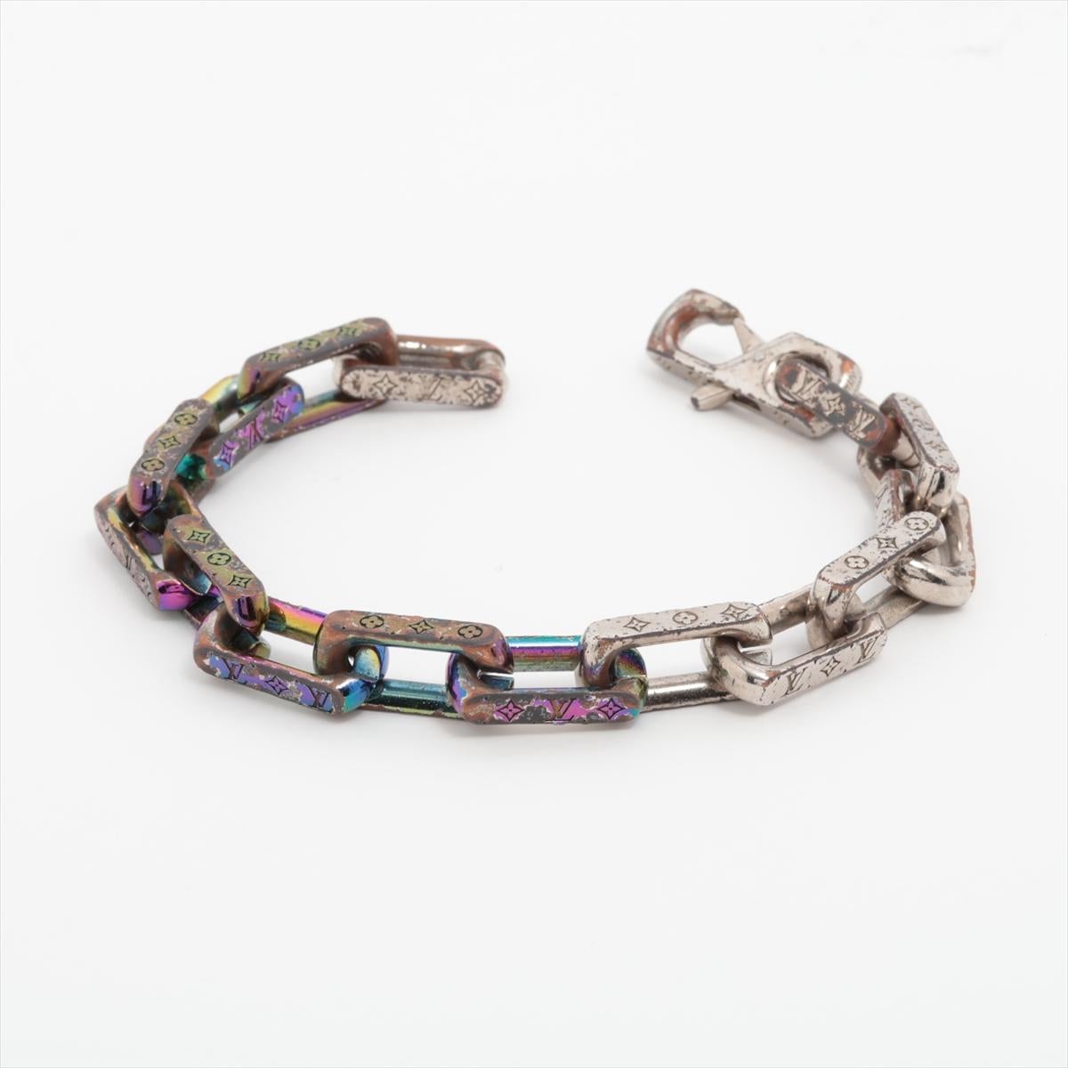 The Louis Vuitton Monogram Chain Bracelet combines the brand’s iconic Monogram design with a modern twist. Featuring multicolor accents and a sleek silver-tone chain, the bracelet offers a contemporary take on Louis Vuitton’s classic aesthetic. The