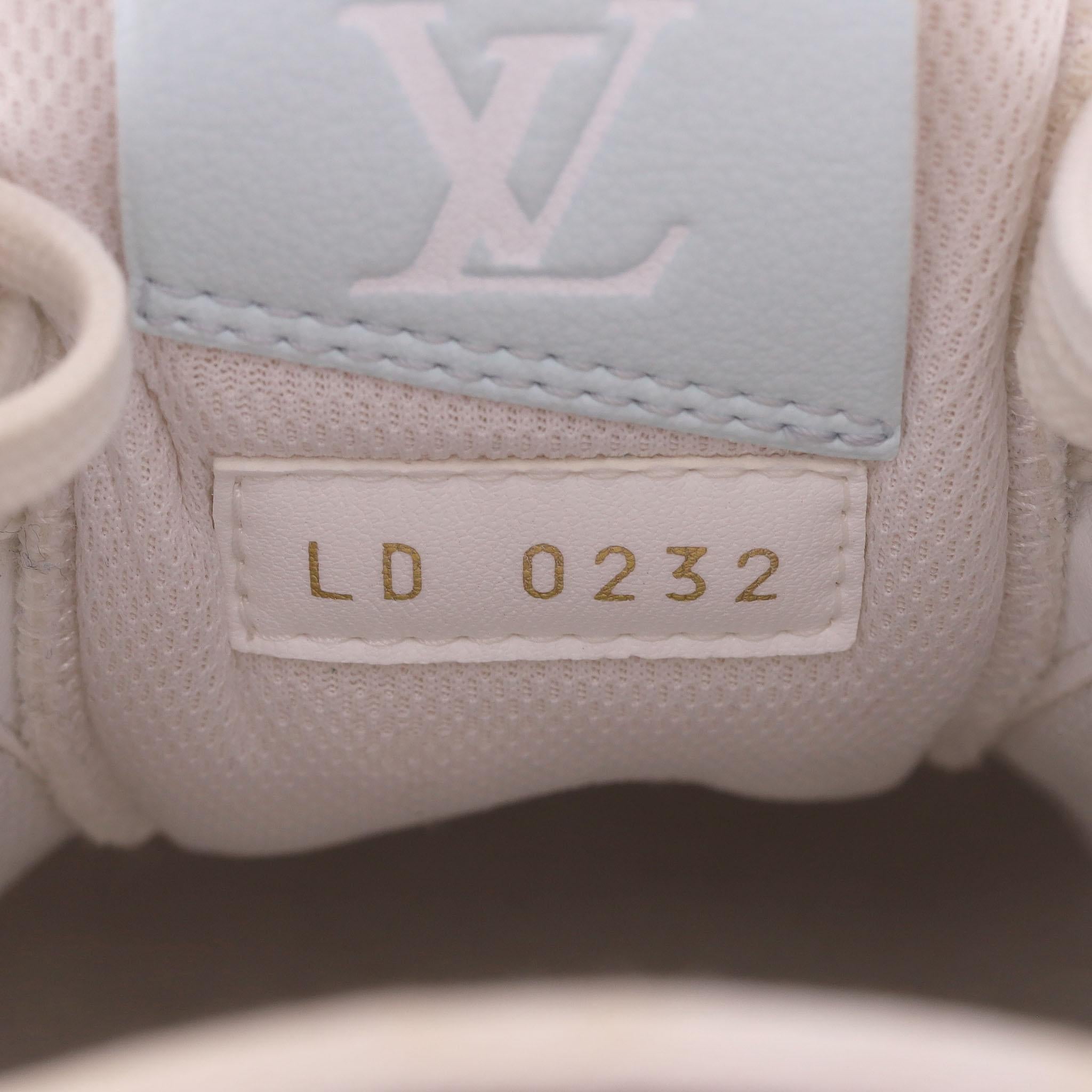 Louis Vuitton Charlie Turnschuhe mit Monogramm im Angebot 3