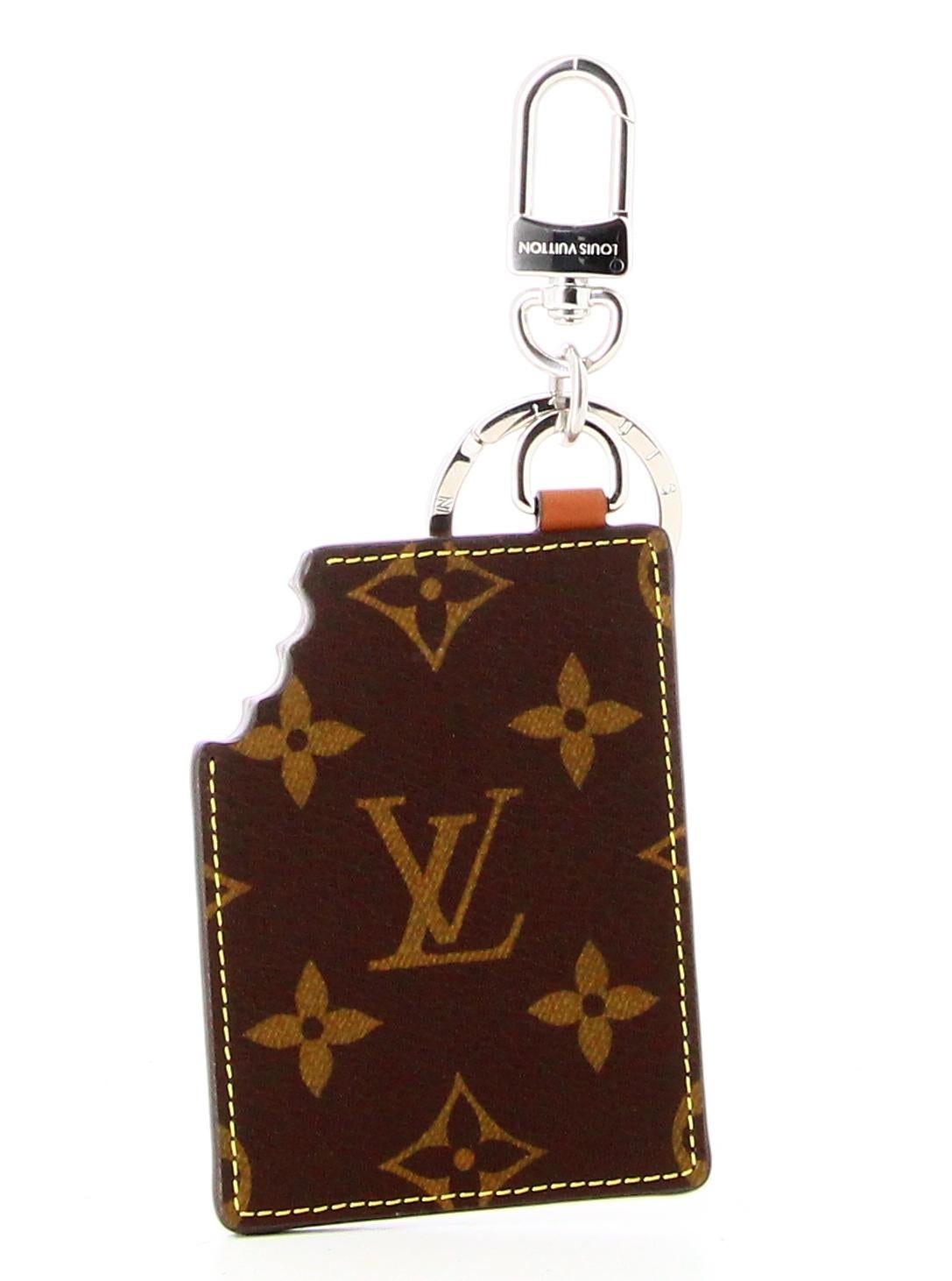 Louis Vuitton Monogram Chocolate Bar Key Ring 

- Very good condition. No signs of wear.
- Louis Vuitton key ring 
- Shape : Chocolate bar 
- Two sides 
- Silver buckle