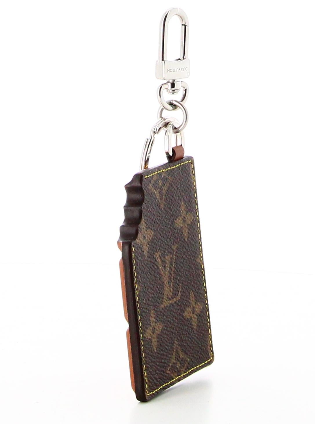 Louis Vuitton Monogram Chocolate Bar Key Ring  In Good Condition For Sale In PARIS, FR