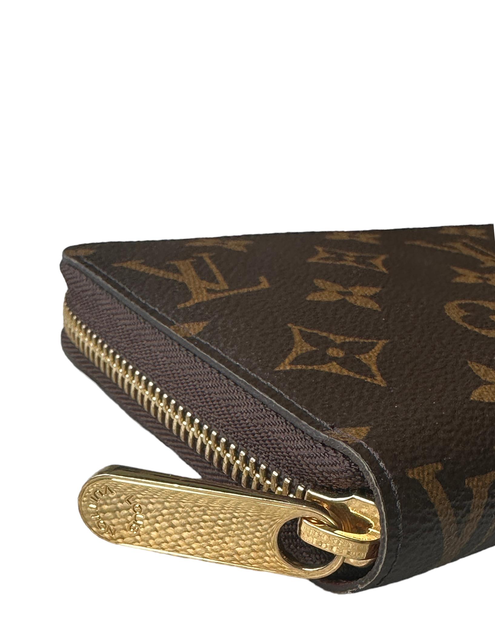 Louis Vuitton Monogram Coated Canvas Zippy Wallet In Excellent Condition In New York, NY
