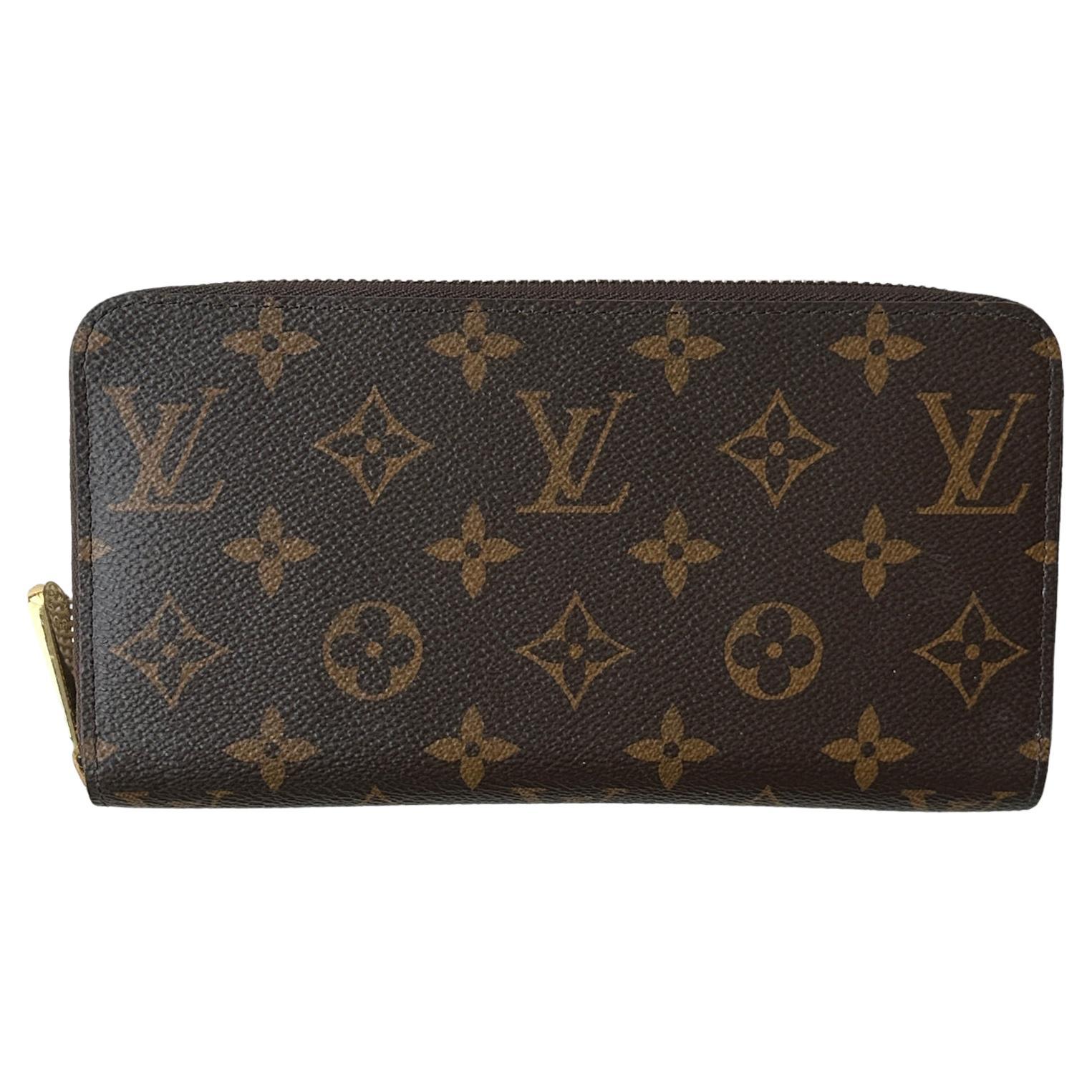 Louis Vuitton Monogram Compact Wallet Zippy Snap Zip 91lv225s For Sale at  1stDibs  louis vuitton compact zip wallet, louis vuitton wallet small,  small zip wallet louis vuitton