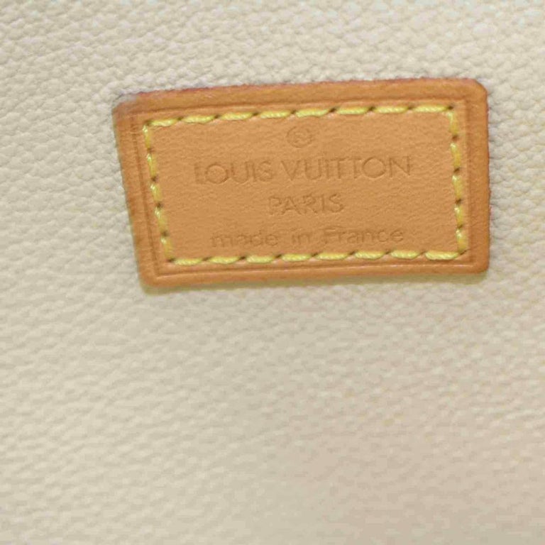 Louis Vuitton Trousse Demi Ronde 23 Monogram Canvas Cosmetic Pouch at  1stDibs