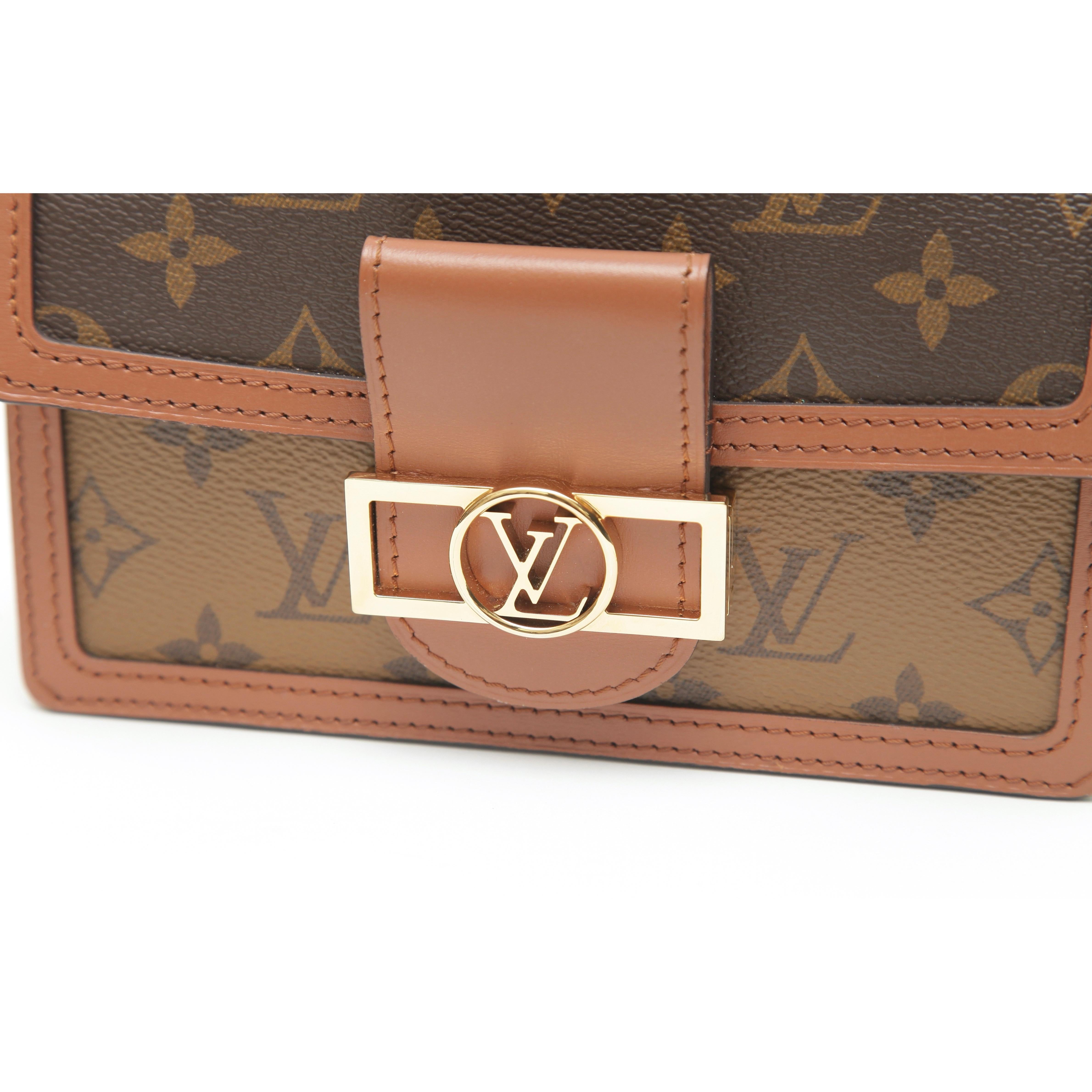 LOUIS VUITTON Monogram DAUPHINE CHAIN Wallet Bag Canvas Leather Chain Gold HW In Good Condition In Hollywood, FL