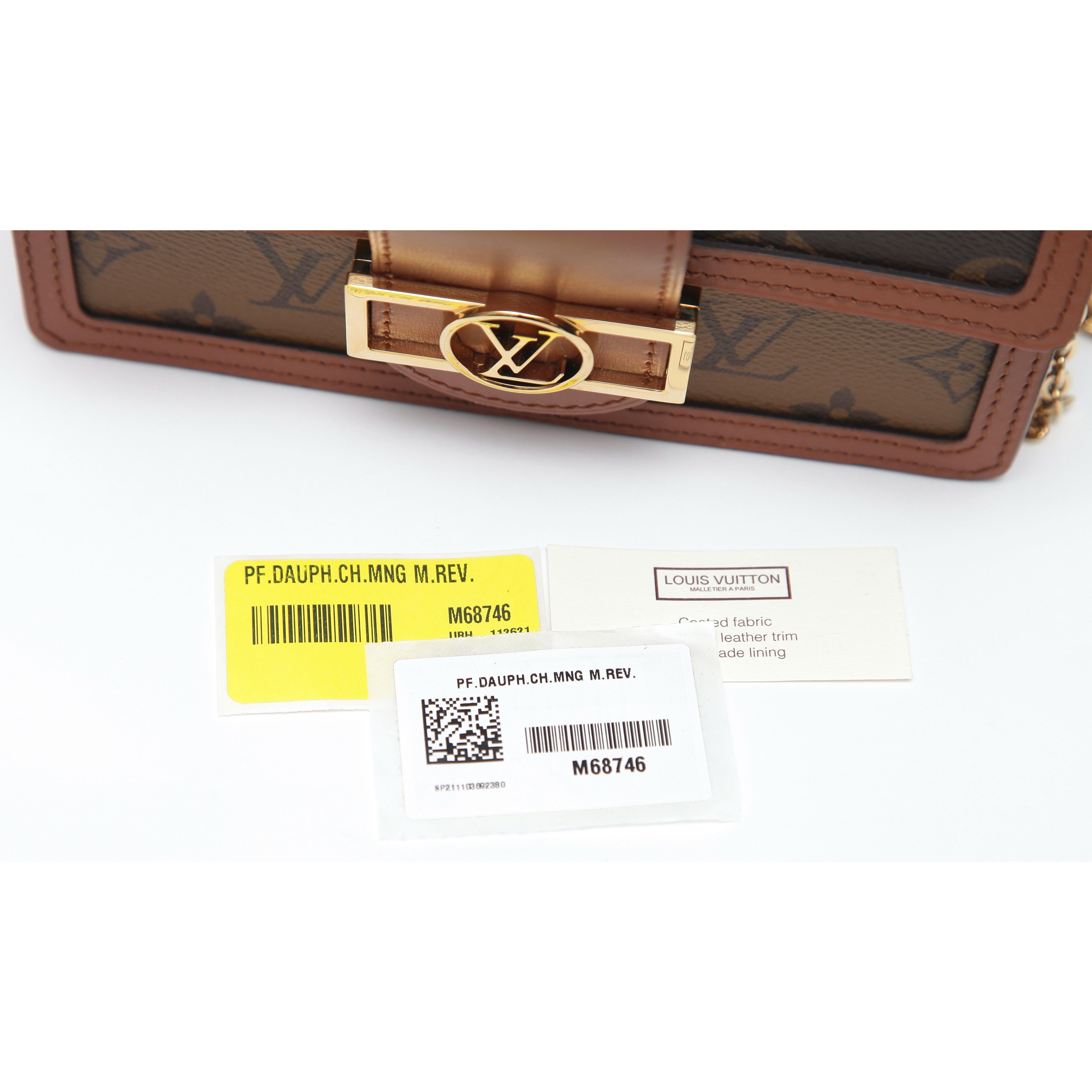 Women's LOUIS VUITTON Monogram DAUPHINE CHAIN Wallet Bag Canvas Leather Chain Gold HW