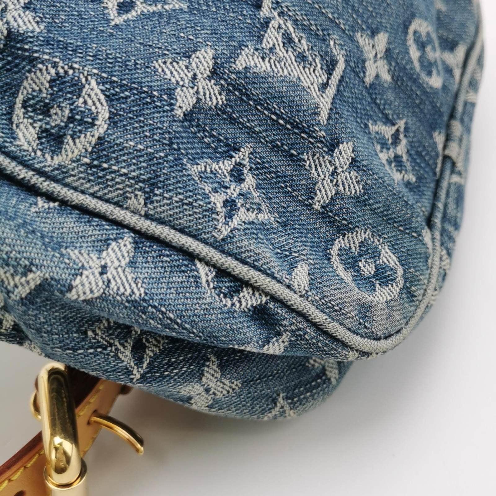Louis Vuitton Monogrammierte Denim Kamera-Umhängetasche in Blau 6
