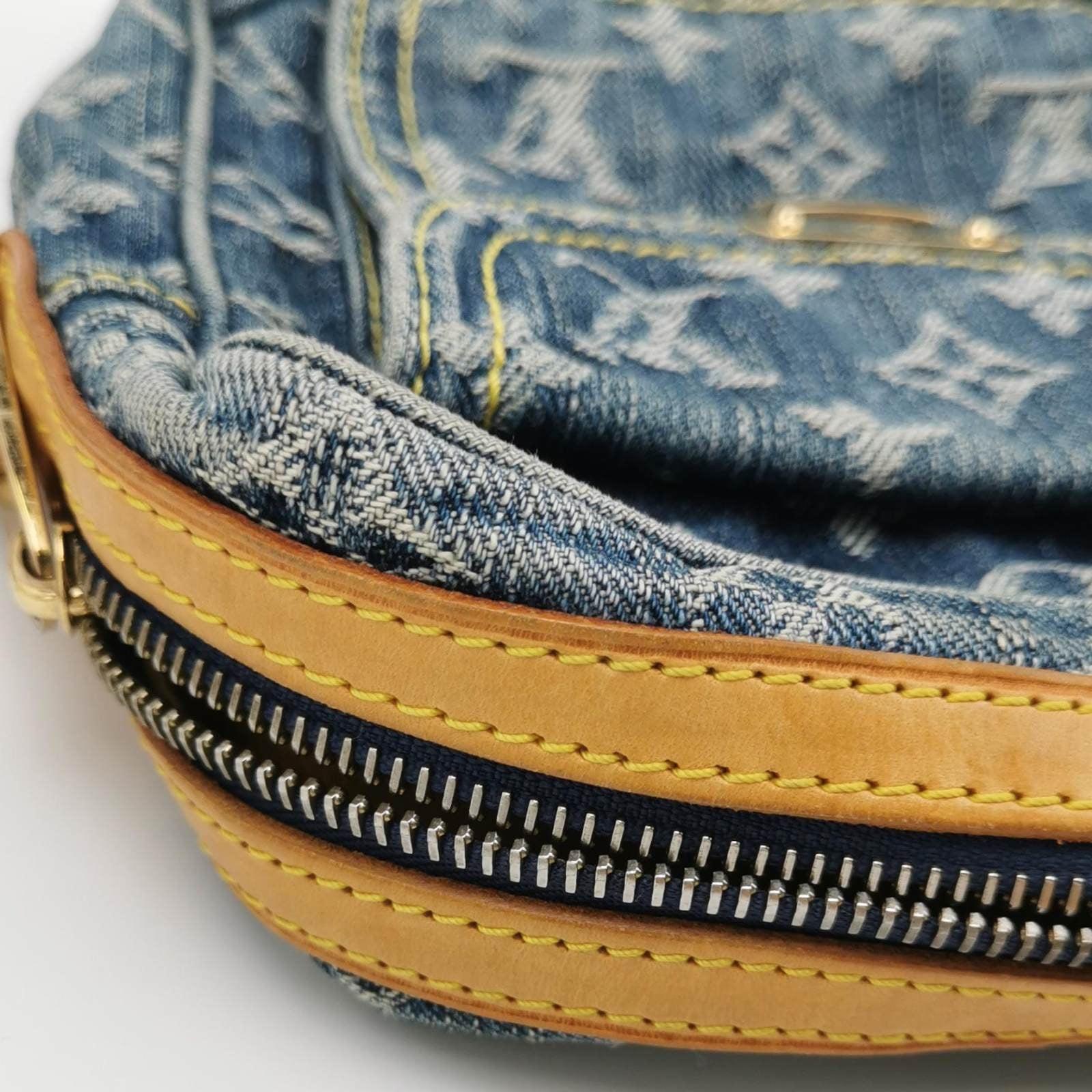 Louis Vuitton Monogrammierte Denim Kamera-Umhängetasche in Blau 7