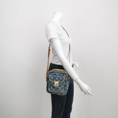 Louis Vuitton Monogrammierte Denim Kamera-Umhängetasche in Blau