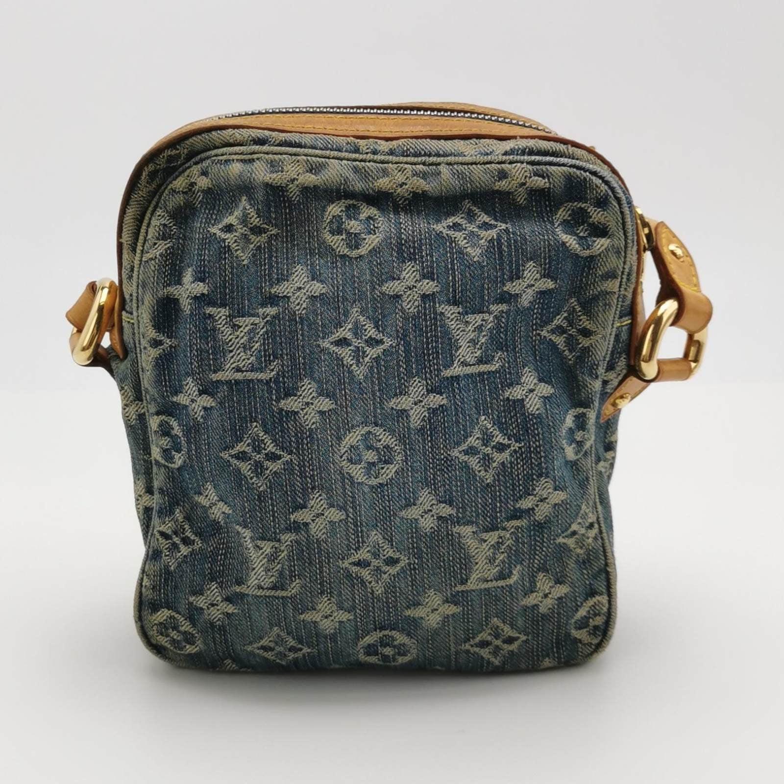 Louis Vuitton Monogram Denim Camera Crossbody Bag Blue In Good Condition For Sale In AUBERVILLIERS, FR