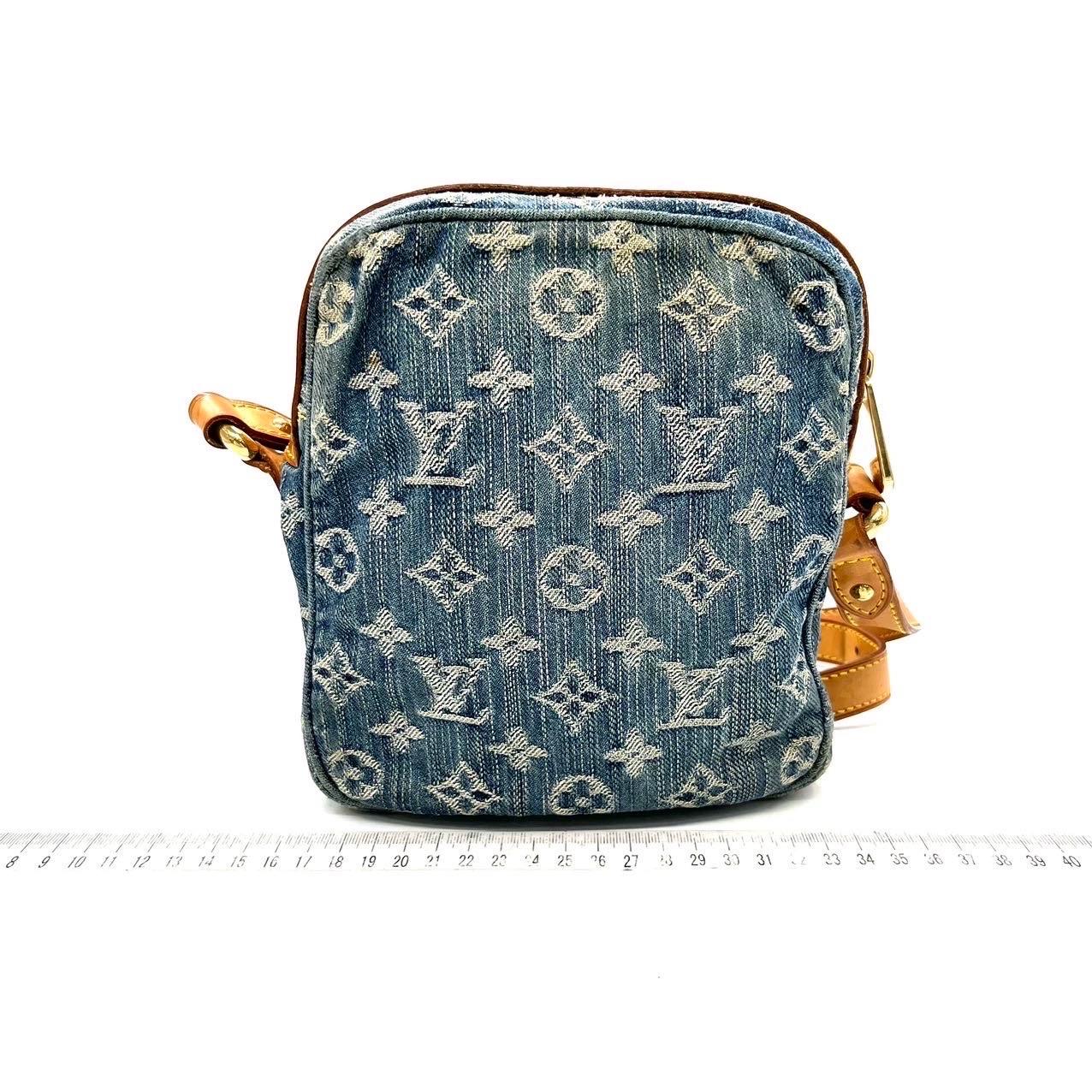 Louis Vuitton Monogram Denim Camera Crossbody Bag Blue In Fair Condition For Sale In AUBERVILLIERS, FR
