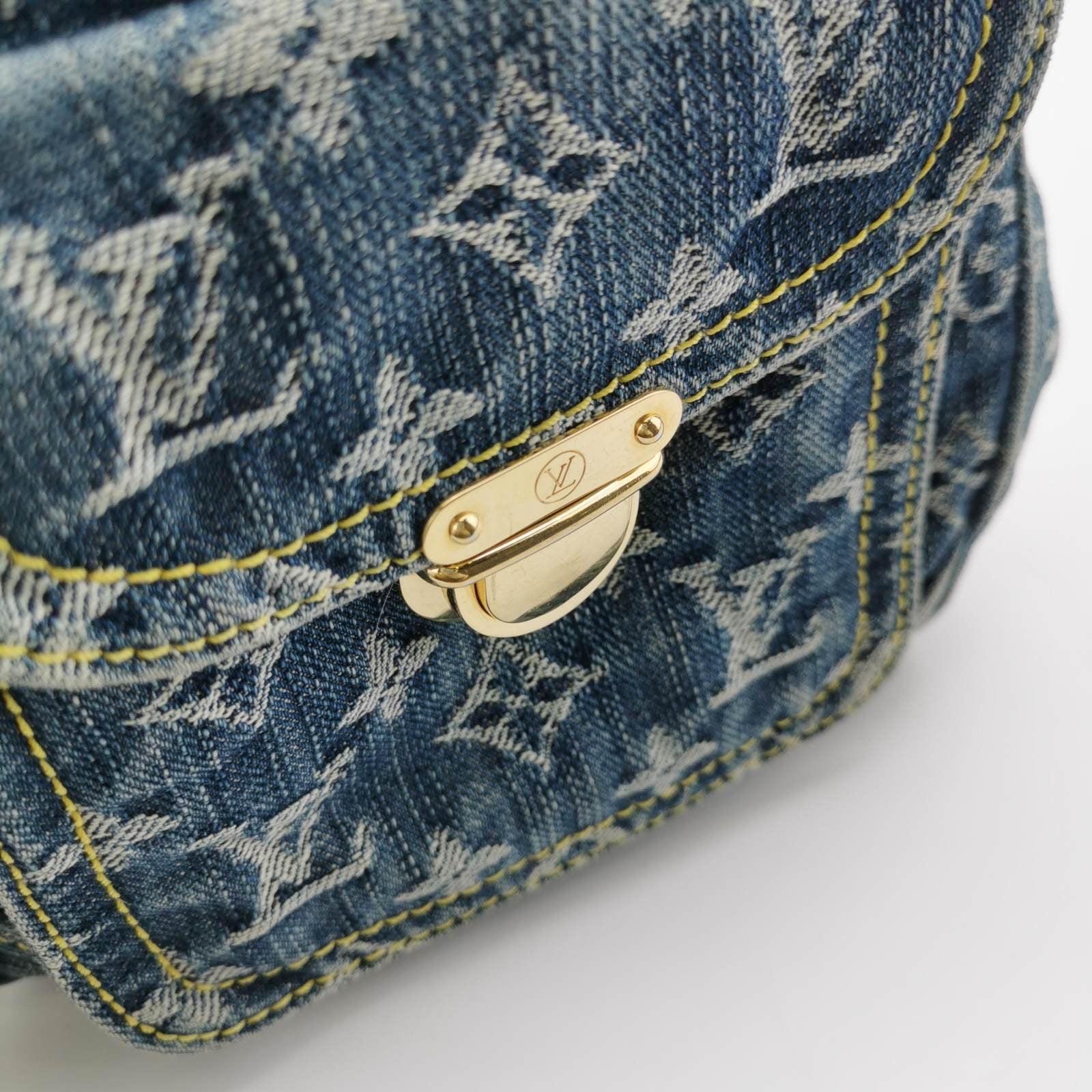 Louis Vuitton Monogrammierte Denim Kamera-Umhängetasche in Blau 4
