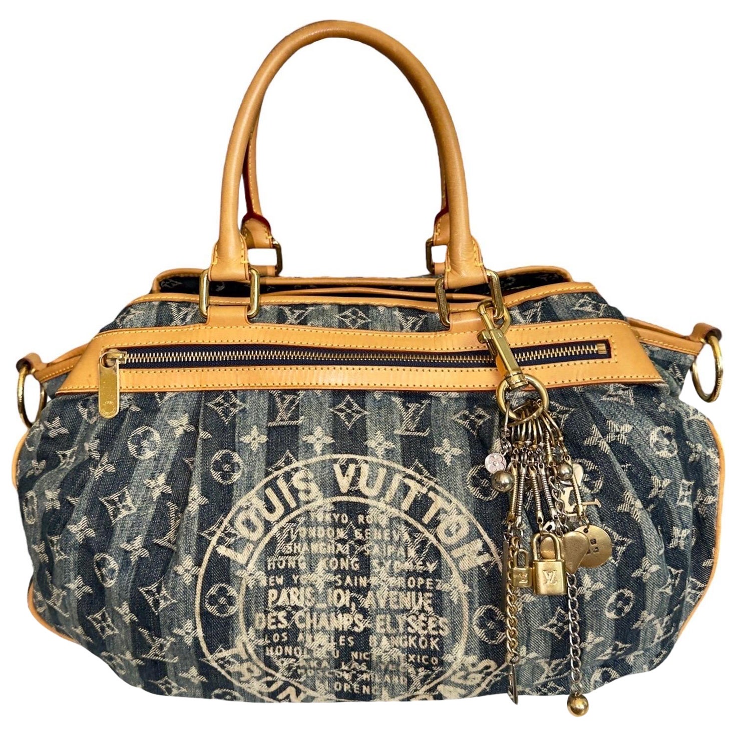 LOUIS VUITTON Monogram Denim Jeans Borsa da viaggio Weekender con tracolla e charme inclusi in vendita